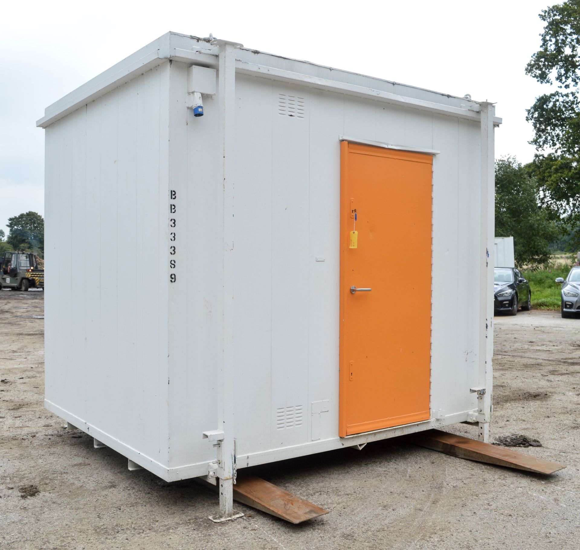 10 ft x 8 ft steel anti vandal site changing unit c/w keys BB33389