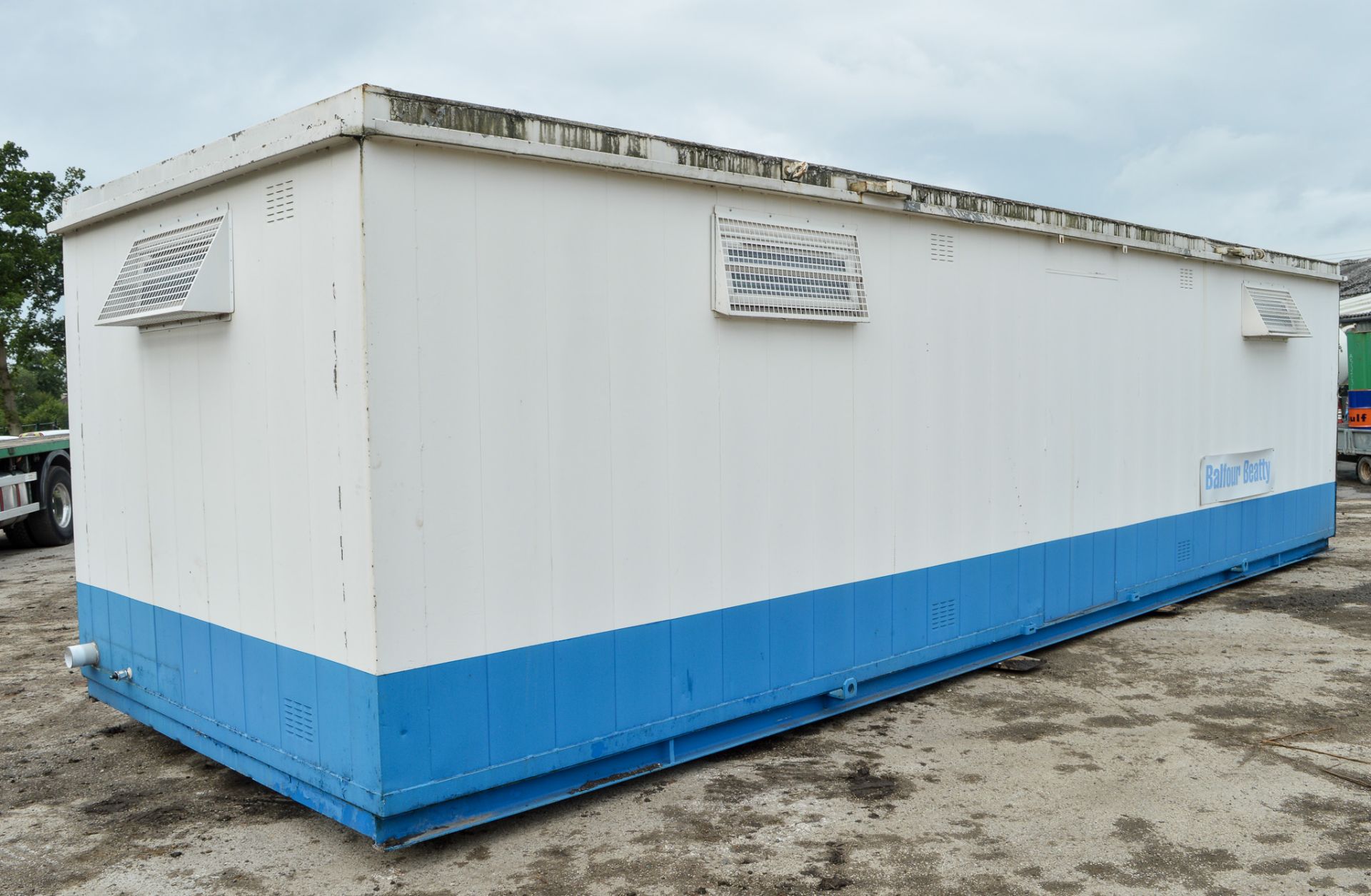 32 ft x 9 ft anti vandal steel toilet & drying room site unit comprising of drying room, gents & - Image 4 of 10