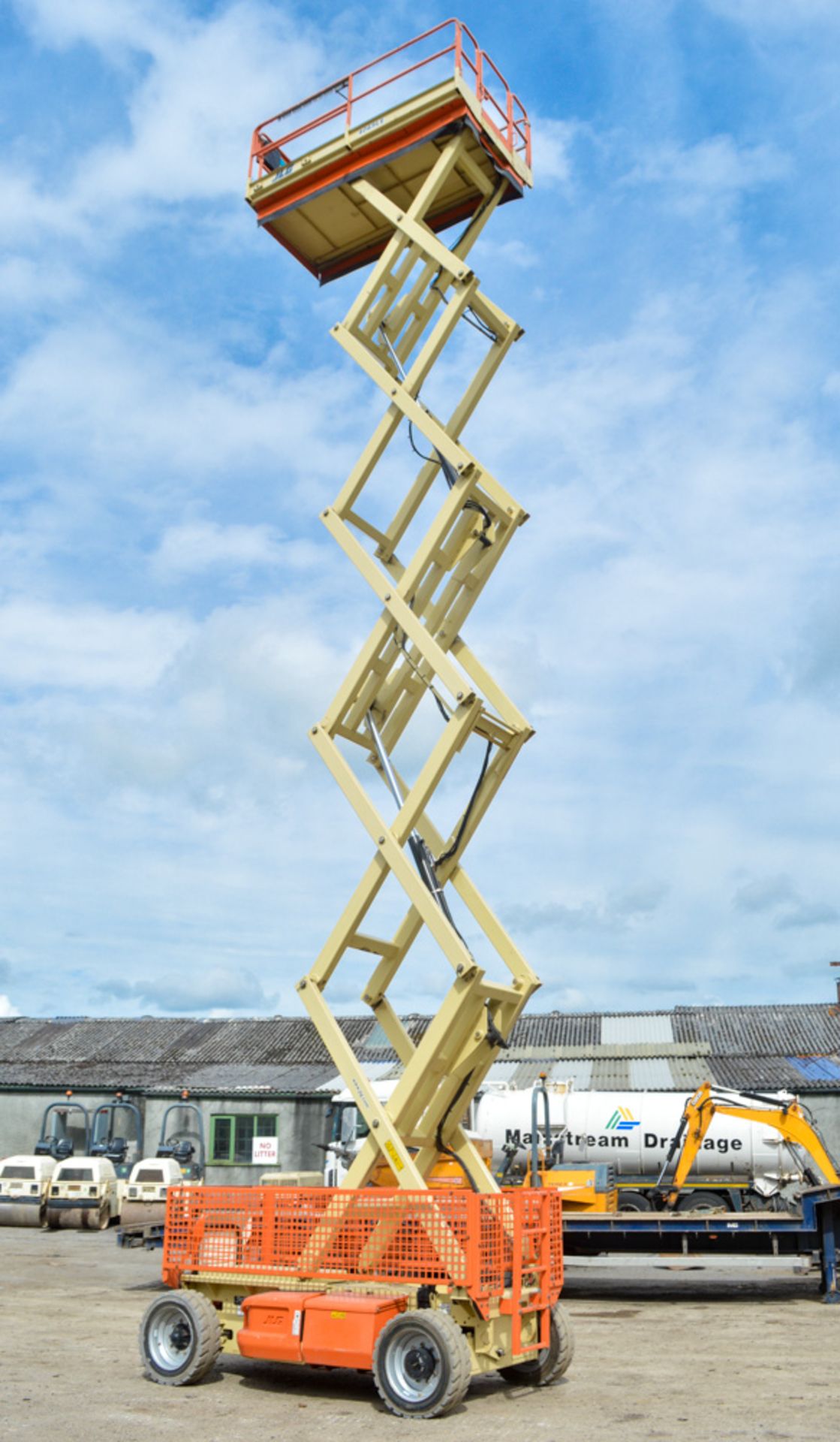 JLG 4069 LE 40 ft battery electric scissor lift access platform Year: 2008 S/N: 0200182239 - Image 5 of 6