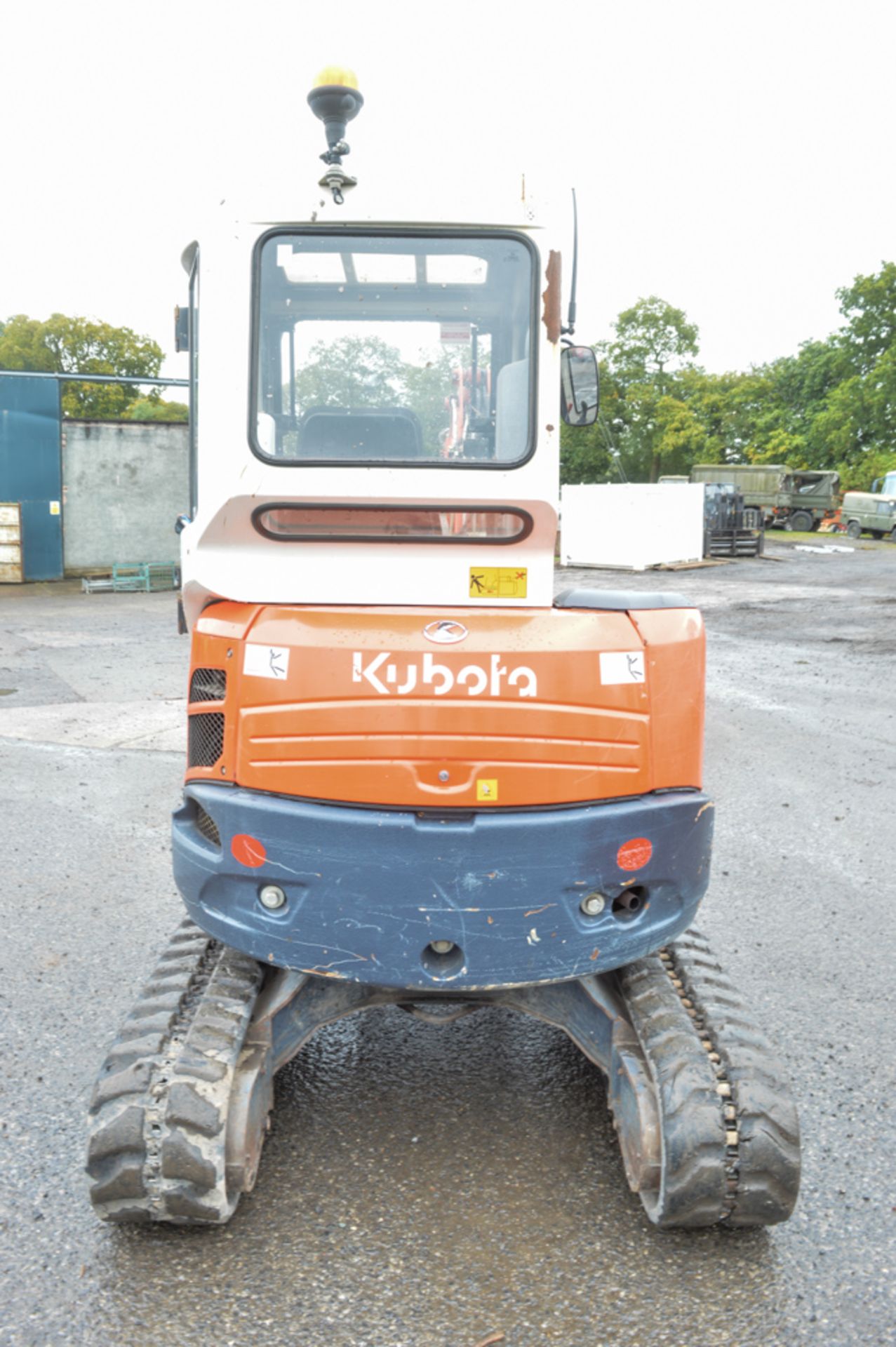 Kubota U30-3 3 tonne rubber tracked mini excavator Year: 2011 S/N: 80381 Recorded Hours: 2690 blade, - Image 6 of 11