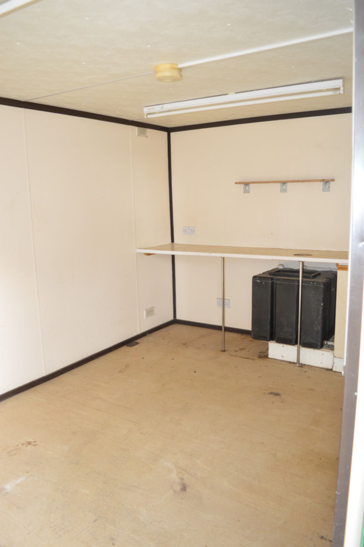 21 ft x 9 ft steel anti vandal site welfare unit Comprising of: canteen area, toilet & generator - Image 9 of 11