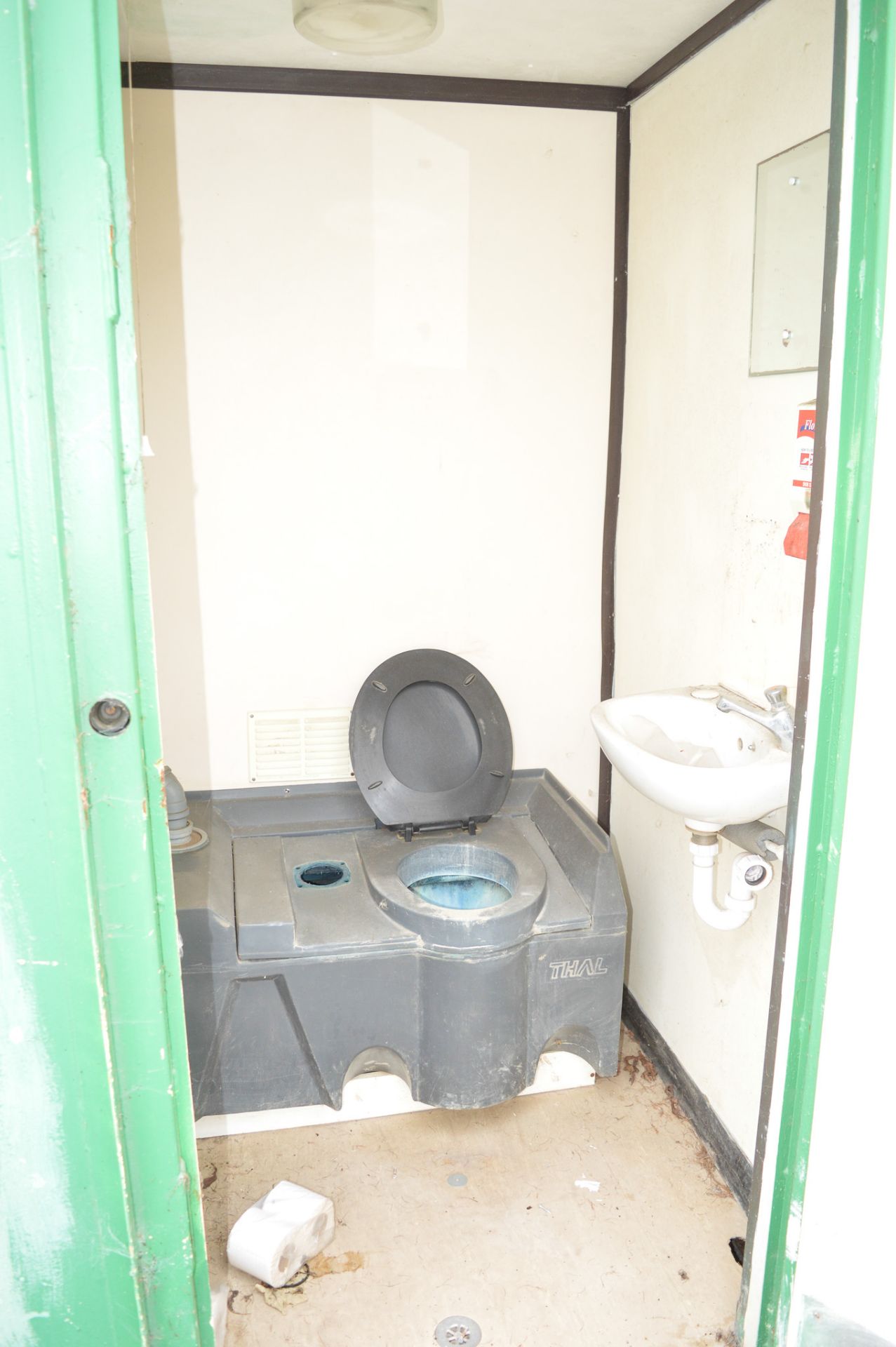 24 ft x 9 ft steel anti vandal site welfare unit Comprising of: canteen area, toilet, drying - Image 9 of 9