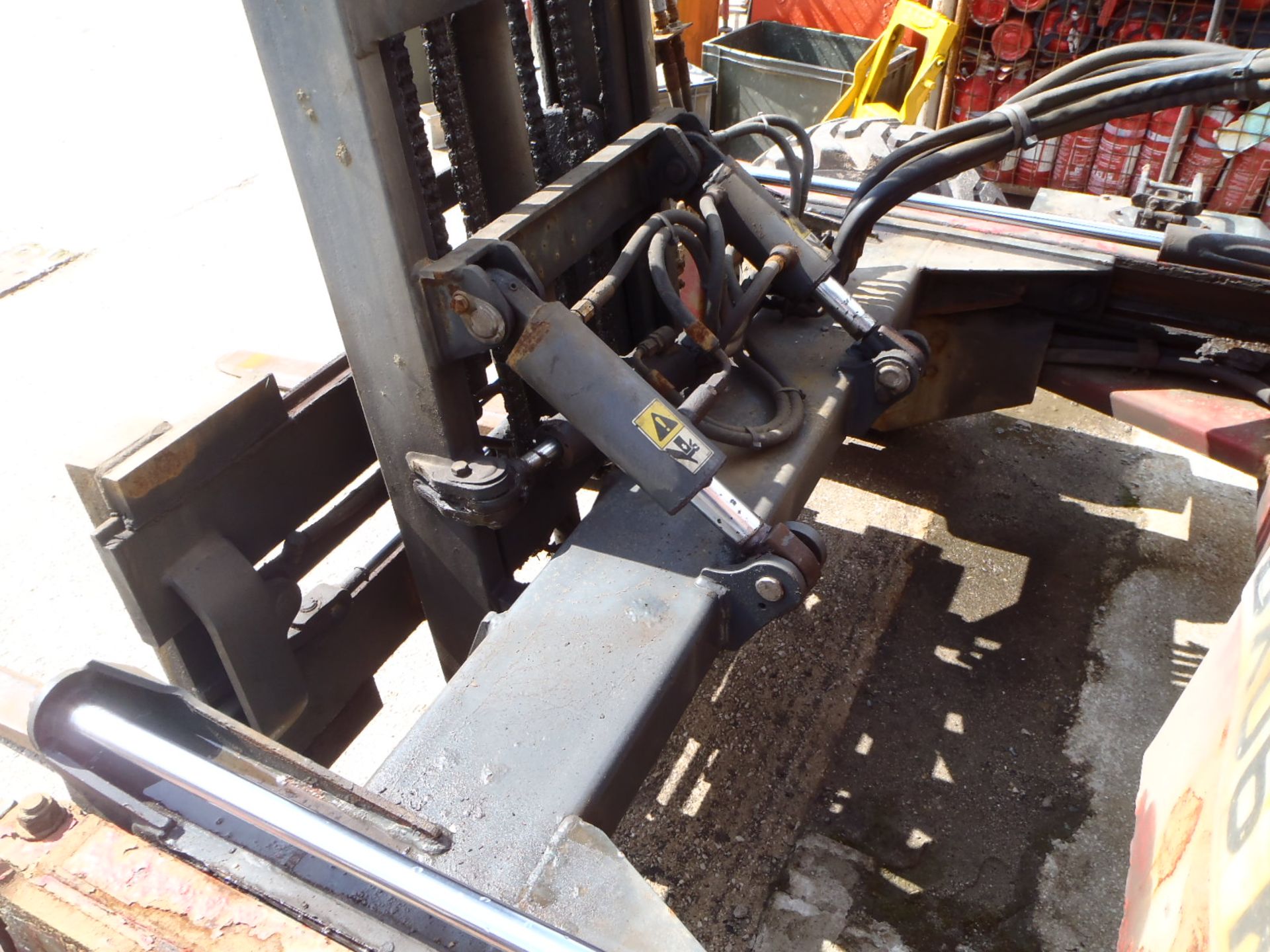 Moffett M5 20.3 2 tonne diesel truck mounted fork lift truck Year: 2005 S/N: E490345 Recorded Hours: - Image 6 of 9