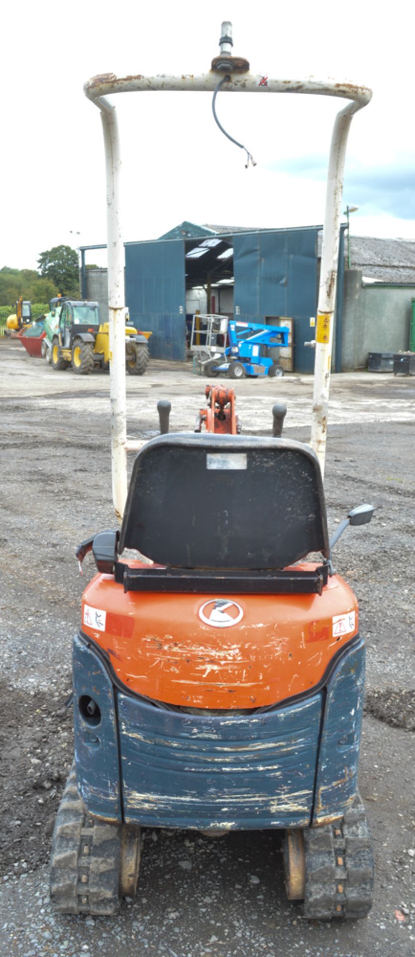 Kubota K008-3 1 tonne rubber tracked micro excavator Year: 2010 S/N: 20129 Recorded hours : 2363 - Image 6 of 11