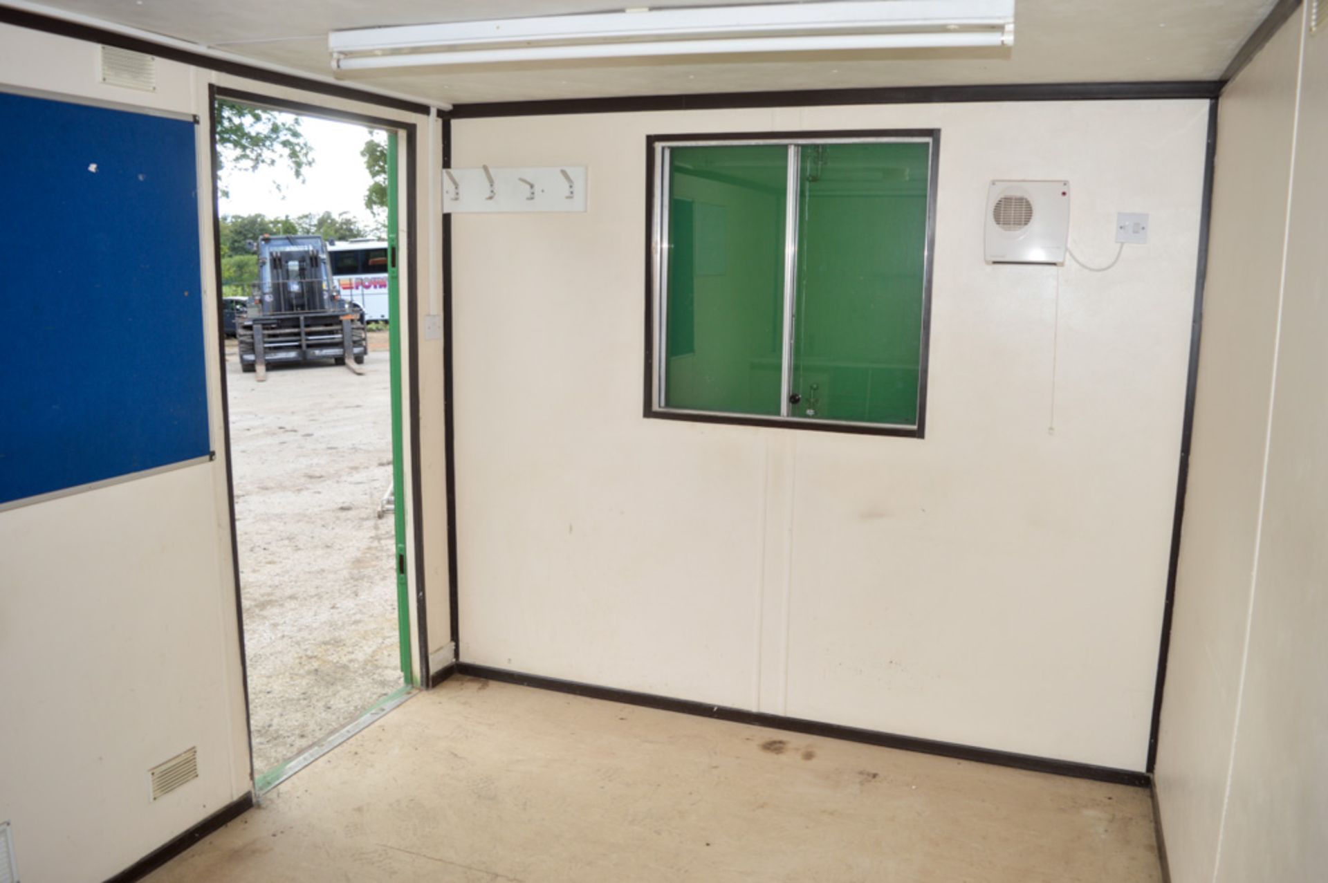 21 ft x 9 ft steel anti vandal site welfare unit Comprising of: canteen area, toilet & generator - Image 10 of 11