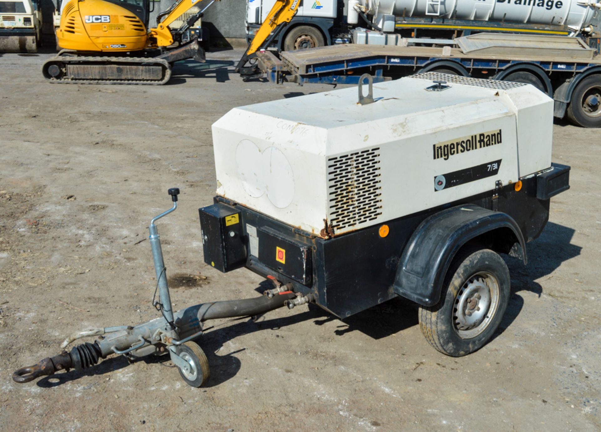 Ingersoll Rand 7/31 diesel driven mobile air compressor/generator Year: 2005 S/N: 317808 Recorded - Image 2 of 5