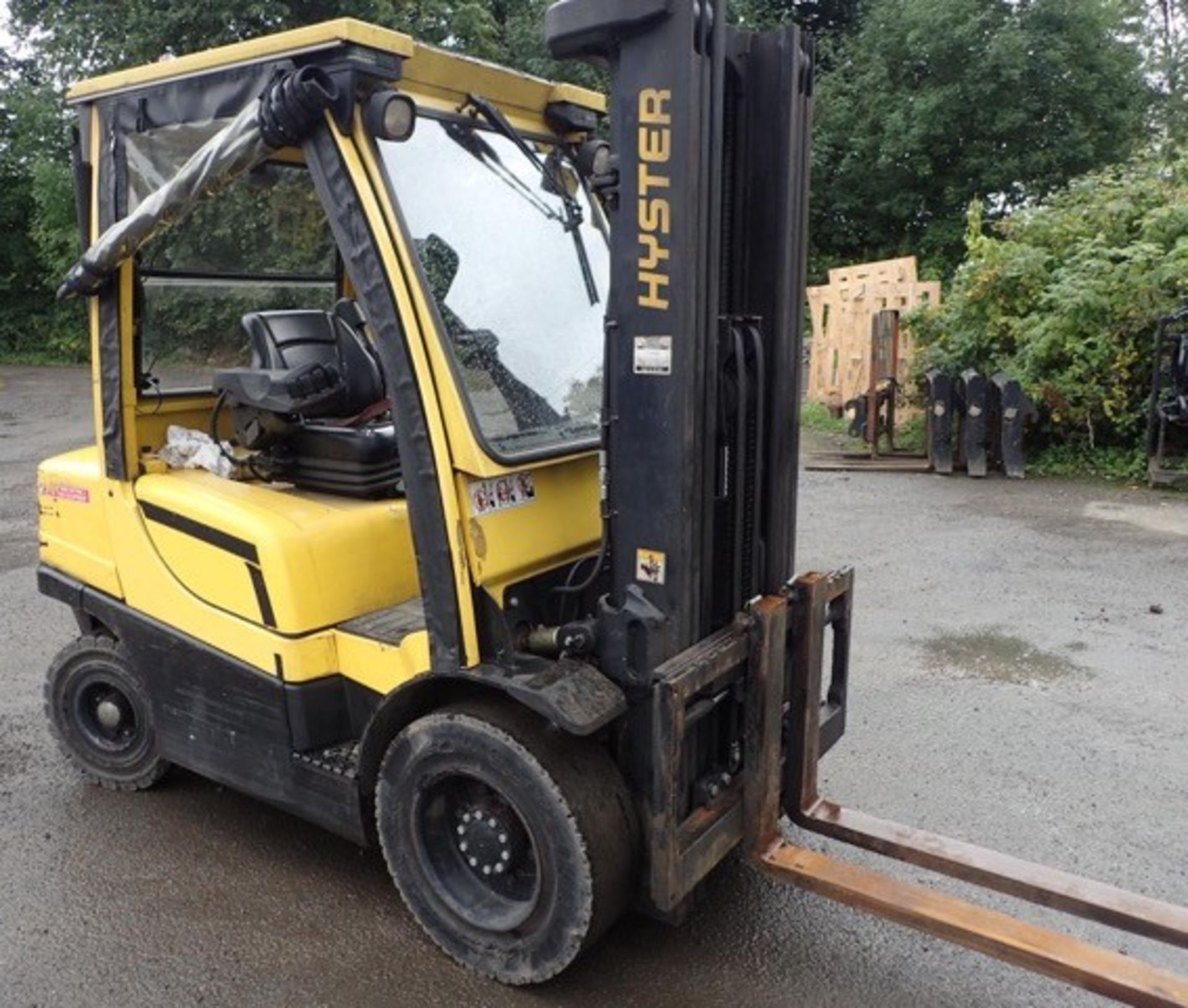 Hyster H3.0 3 tonne diesel driven fork lift truck Year: 2010 S/N: L177B31110H Recorded Hours: 9432 - Image 4 of 9