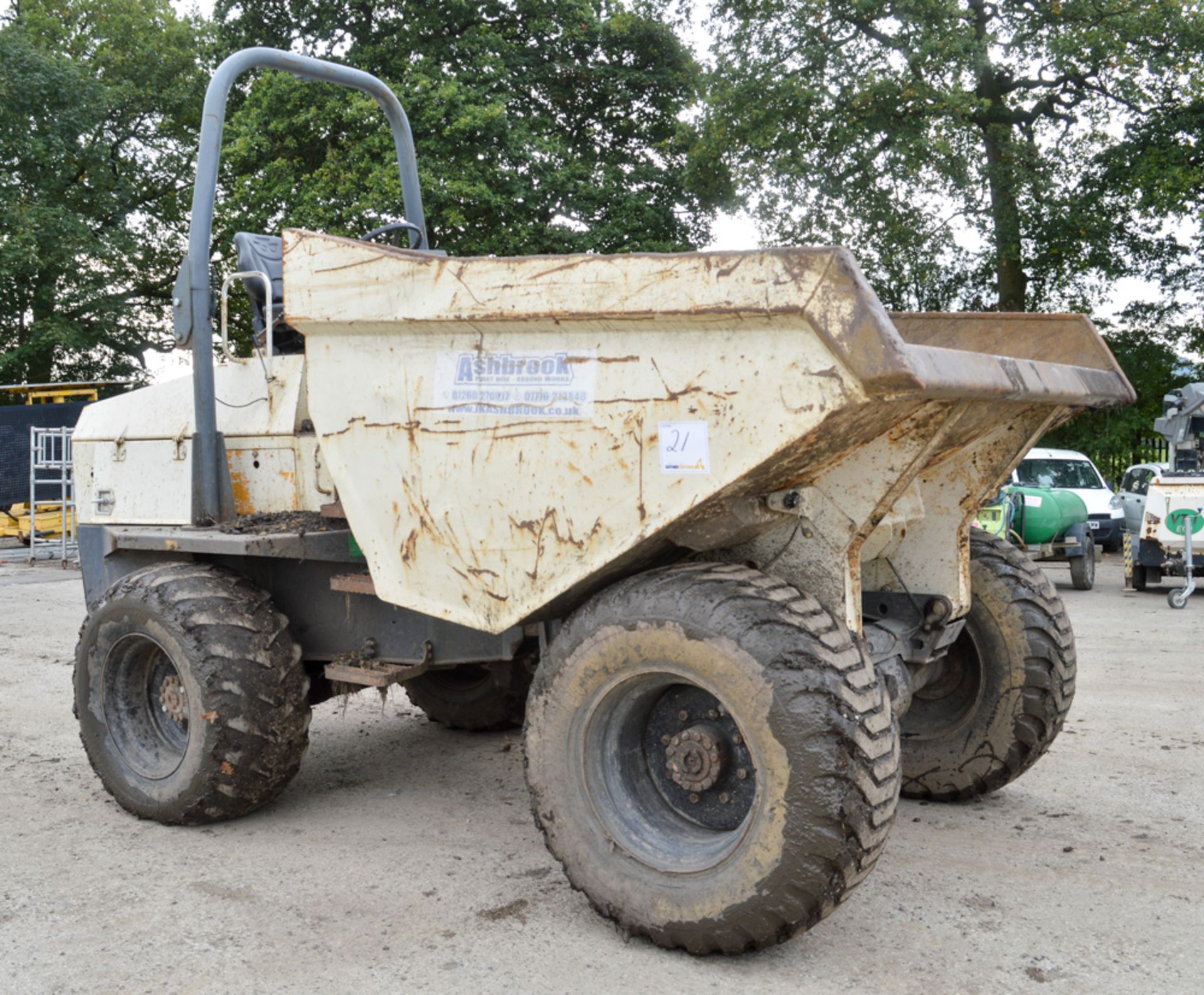 Benford Terex 9 tonne straight skip dumper   Year: 2006 S/N: SLBD1N00E603EW084 Recorded hours: - Image 4 of 12