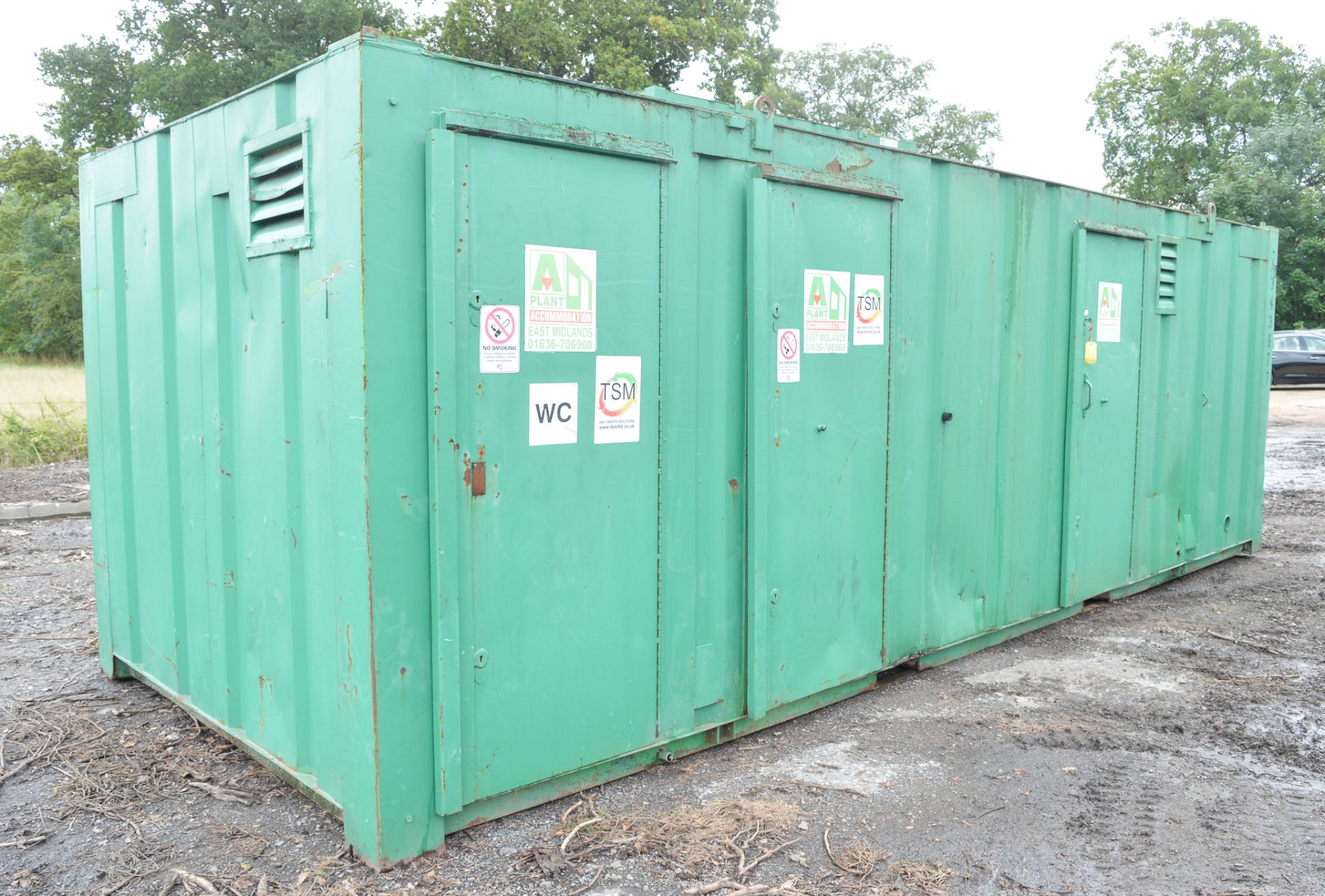 24 ft x 9 ft steel anti vandal site welfare unit Comprising of: canteen area, toilet & generator - Image 2 of 9