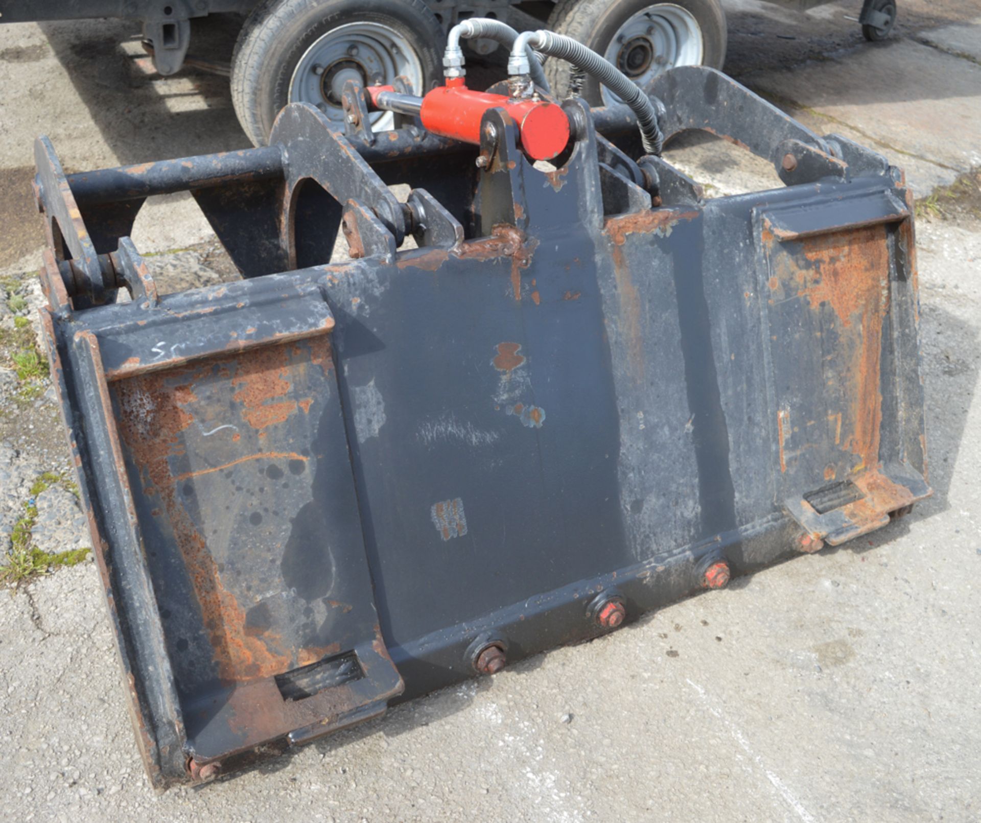 4 foot hydraulic grab to suit Gehl skidsteer - Image 2 of 2