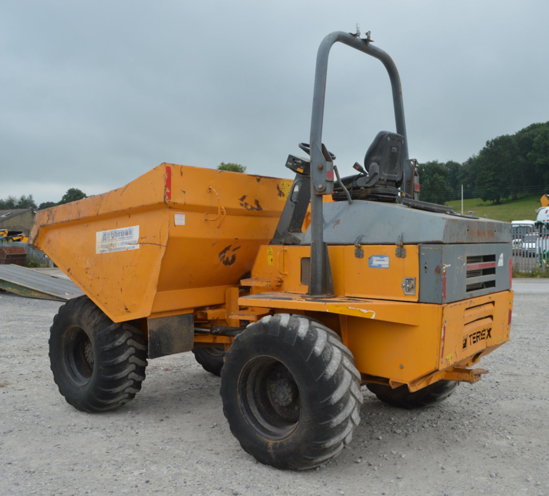 Benford Terex 9 tonne straight skip dumper Year: 2006 S/N: SLBD1N06E603EW083 Recorded hours: 4013 - Image 4 of 12