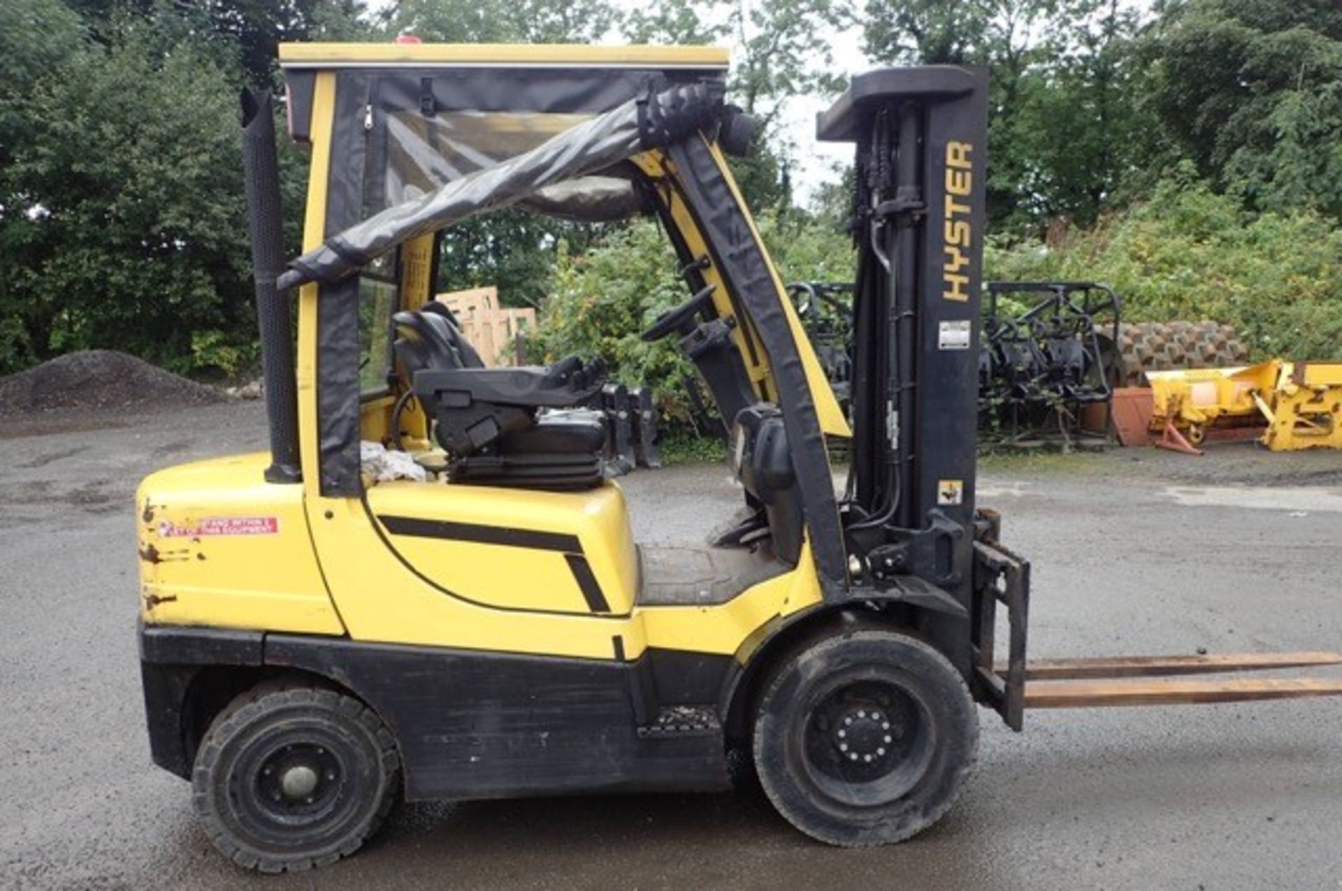 Hyster H3.0 3 tonne diesel driven fork lift truck Year: 2010 S/N: L177B31110H Recorded Hours: 9432 - Image 7 of 9