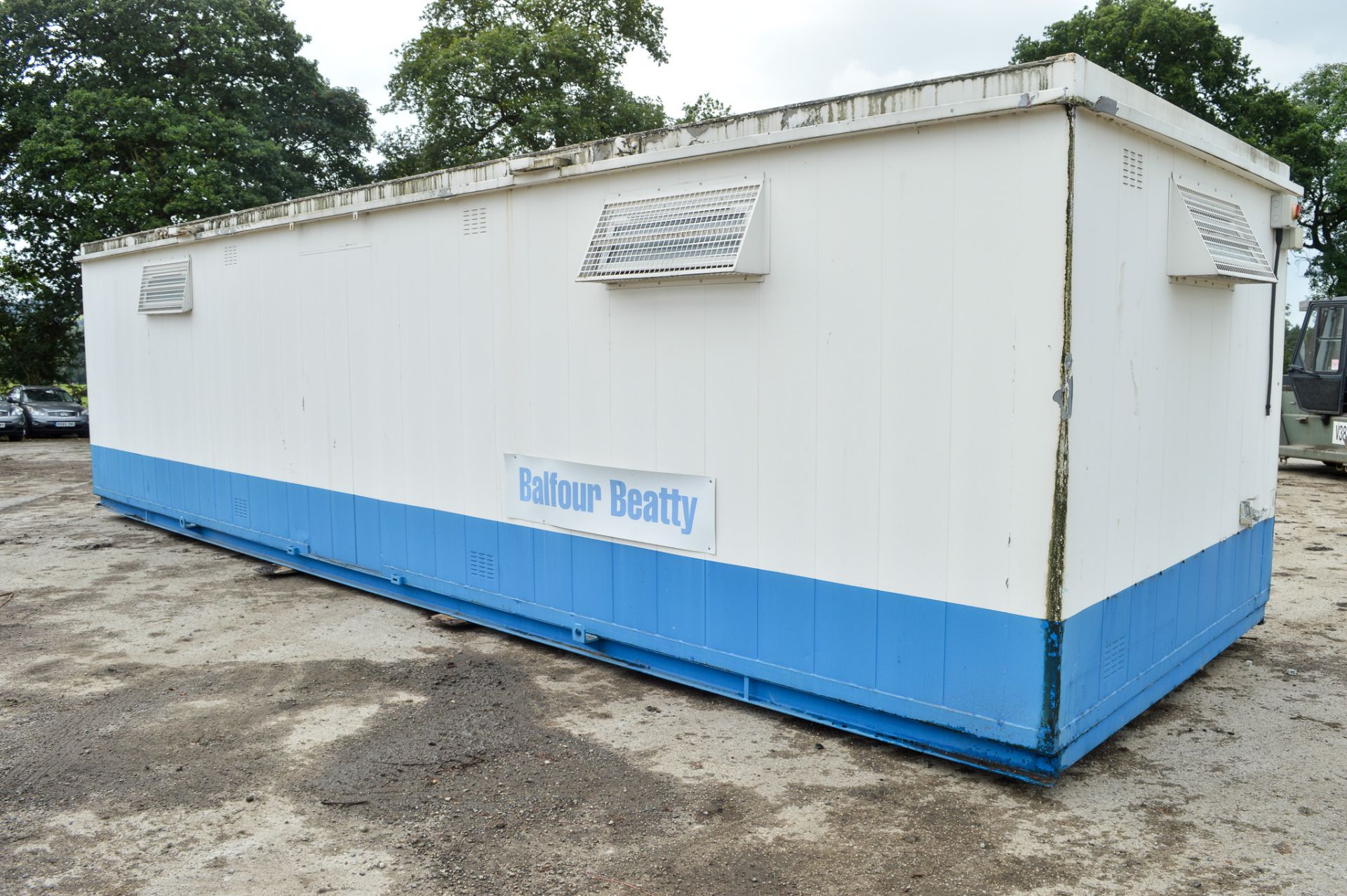 32 ft x 9 ft anti vandal steel toilet & drying room site unit comprising of drying room, gents & - Image 3 of 10