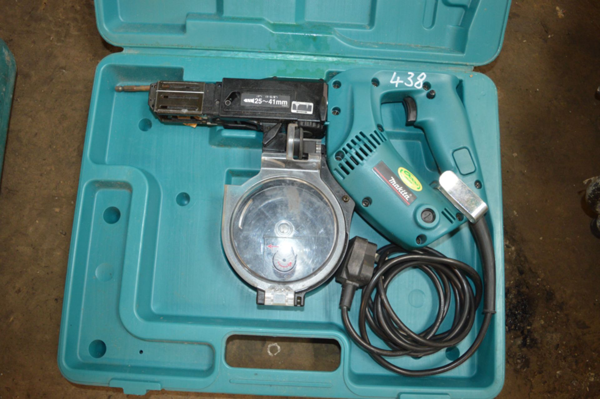 Makita 240v automatic screw gun c/w carry case