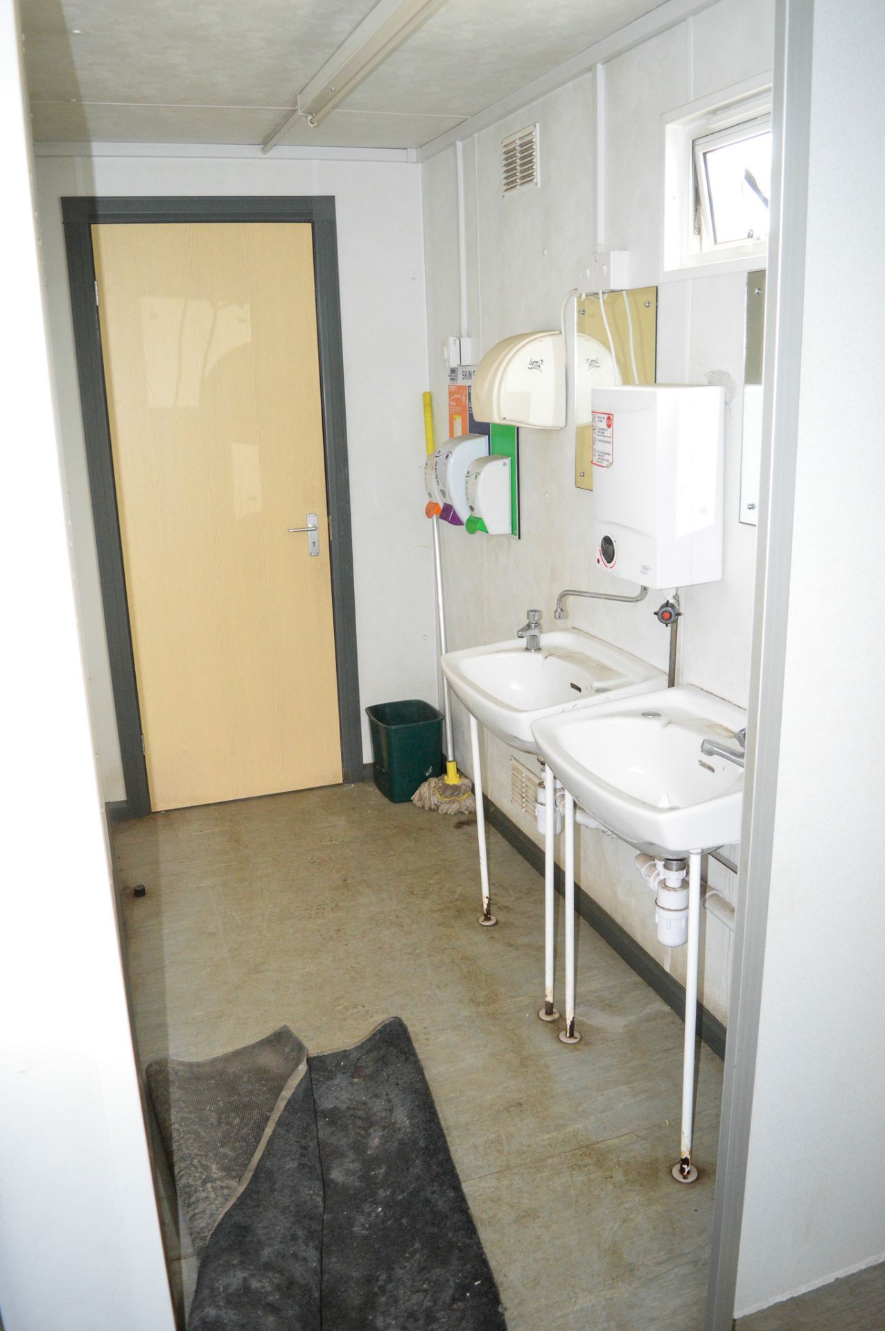 32 ft x 9 ft anti vandal steel toilet & drying room site unit comprising of drying room, gents & - Image 9 of 10