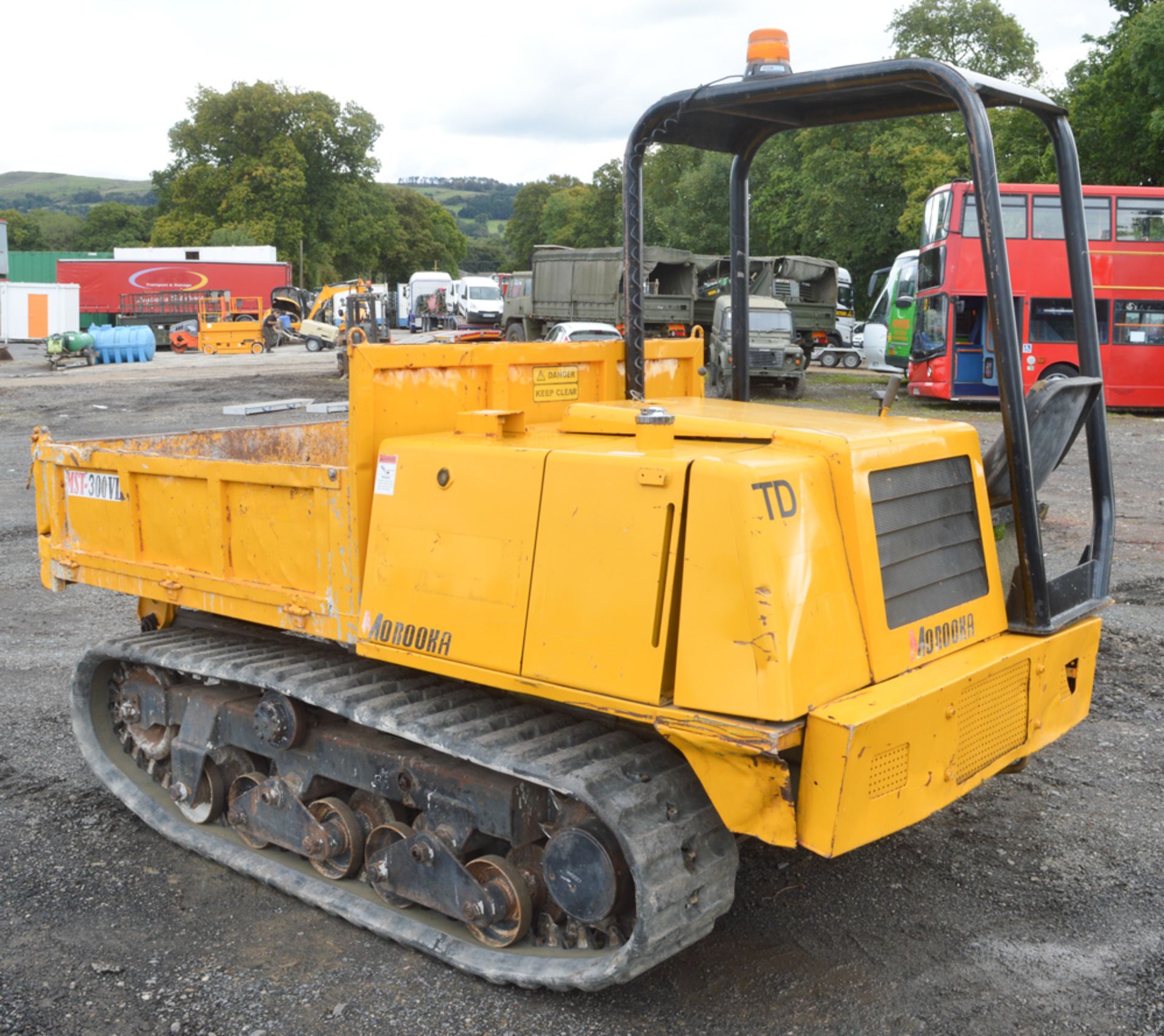 Morooka MST 300-VD 2.5 tonne rubber tracked dumper  Year: 2002 S/N: 3481 Recorded hours: 1103 - Image 3 of 9
