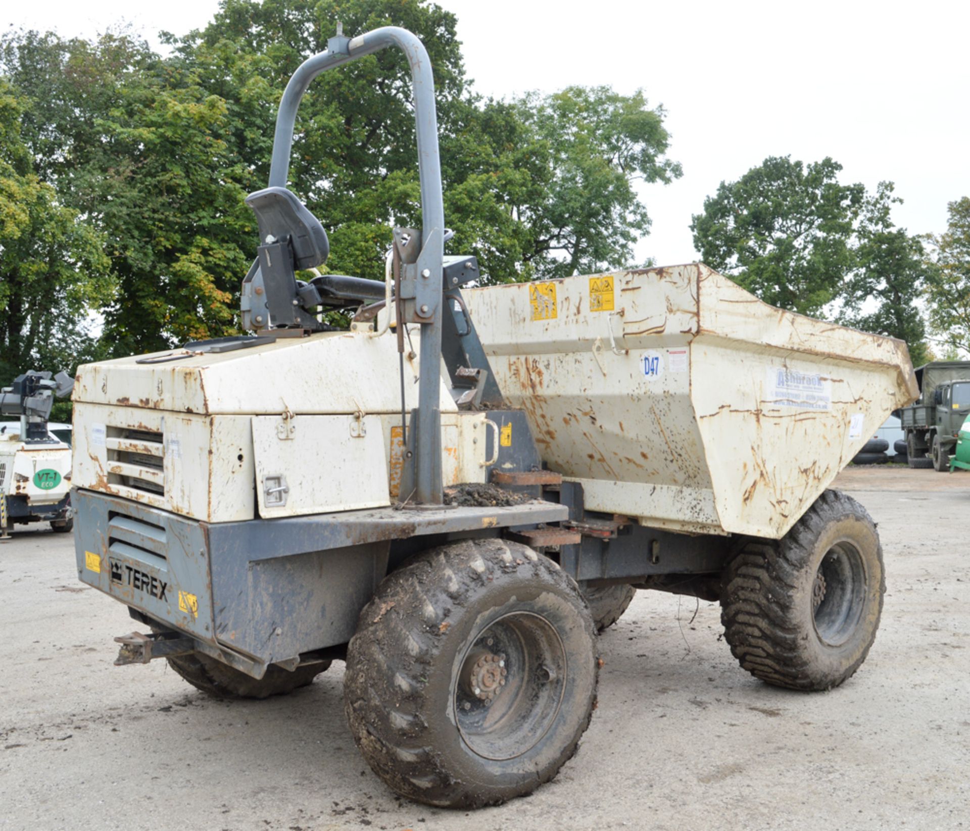 Benford Terex 9 tonne straight skip dumper   Year: 2006 S/N: SLBD1N00E603EW084 Recorded hours: - Image 3 of 12