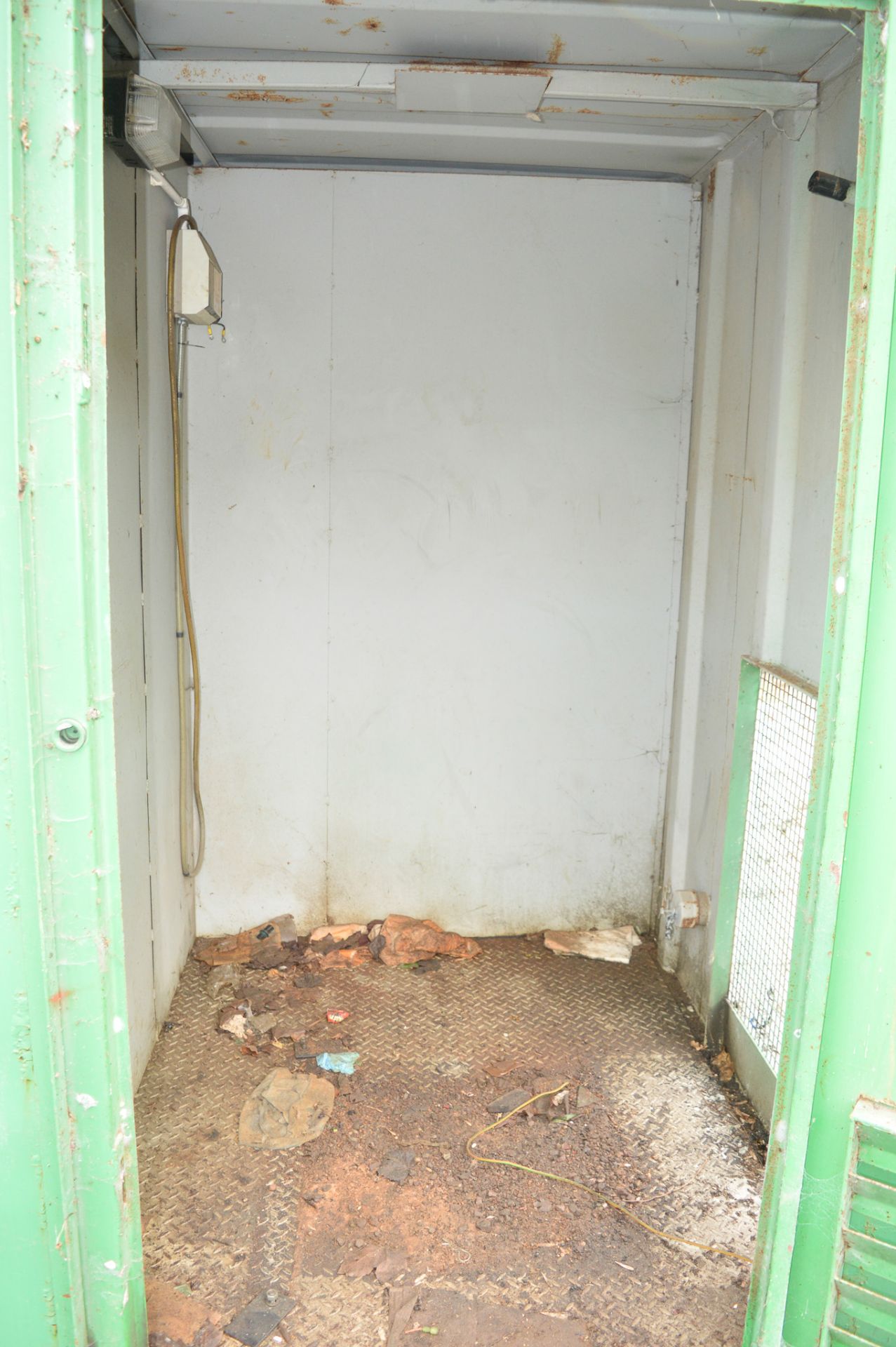 21 ft x 9 ft steel anti vandal site welfare unit Comprising of: canteen area, toilet & generator - Image 5 of 8