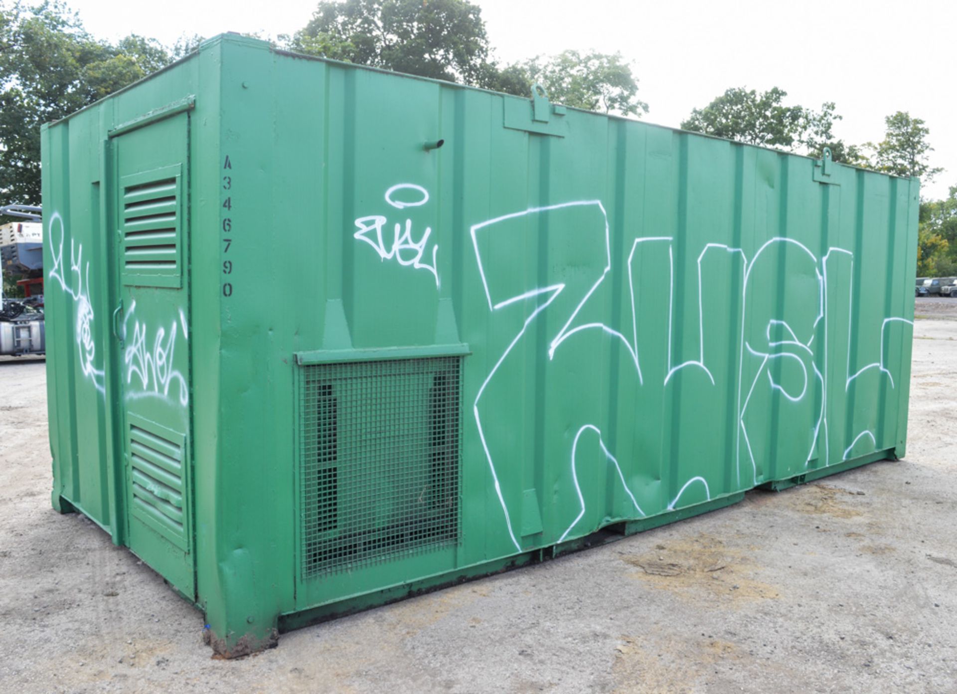 21 ft x 9 ft steel anti vandal site welfare unit Comprising of: canteen area, toilet & generator - Image 4 of 11