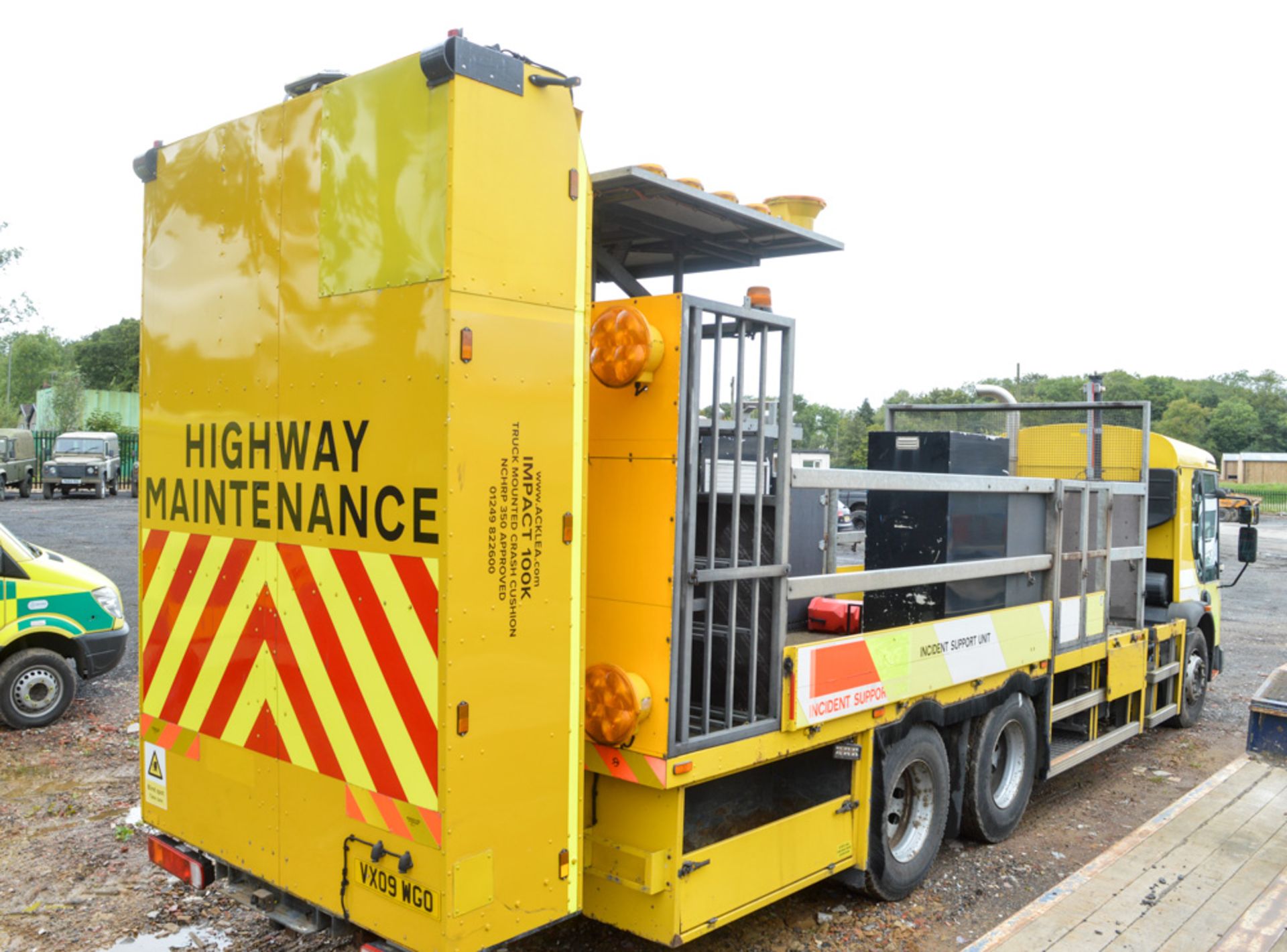 Dennis Elite 2 26 tonne incident support lorry Registration Number: VX09 WGO Date of Registration: - Image 3 of 11