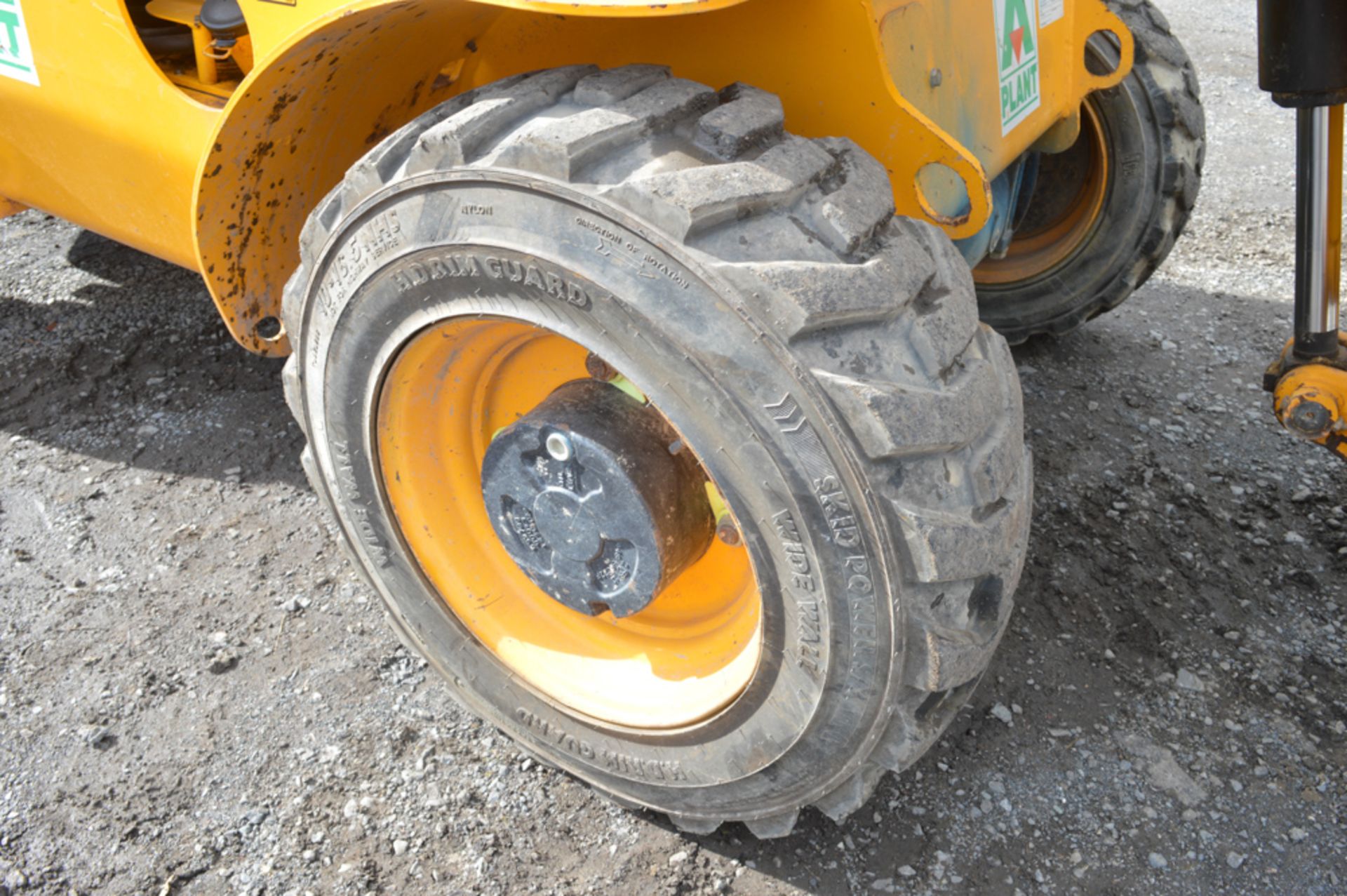 JCB 520-40 4 metre telescopic handler  Year: 2011 S/N: 01781361 Recorded hours: 1847 A563757 - Image 9 of 13