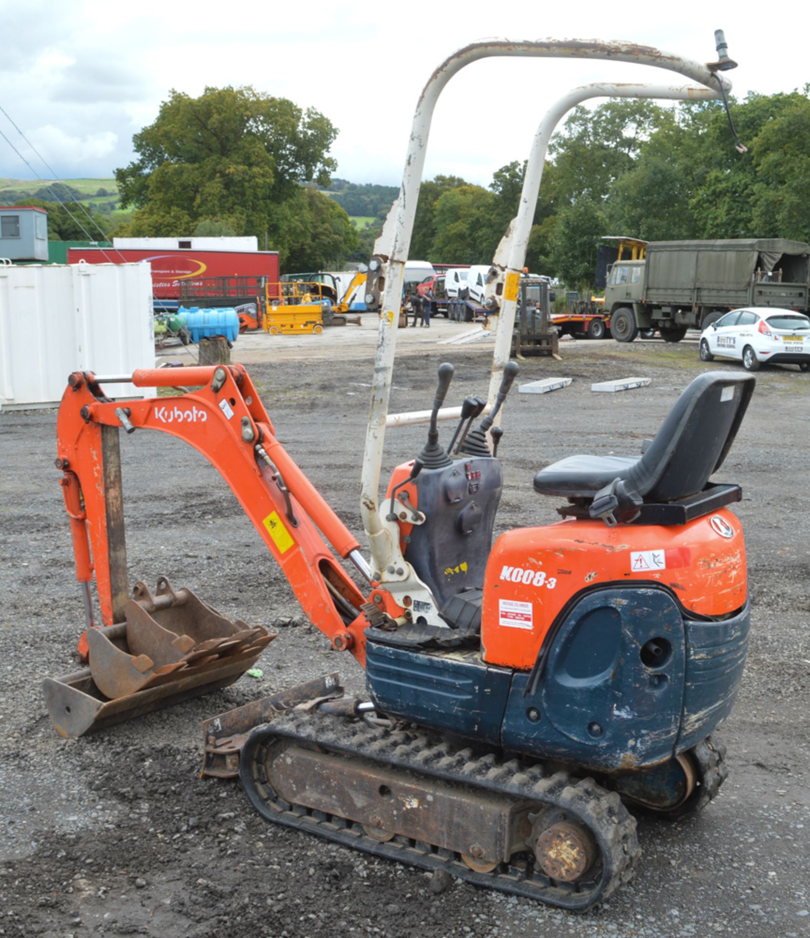 Kubota K008-3 1 tonne rubber tracked micro excavator Year: 2010 S/N: 20129 Recorded hours : 2363 - Image 3 of 11