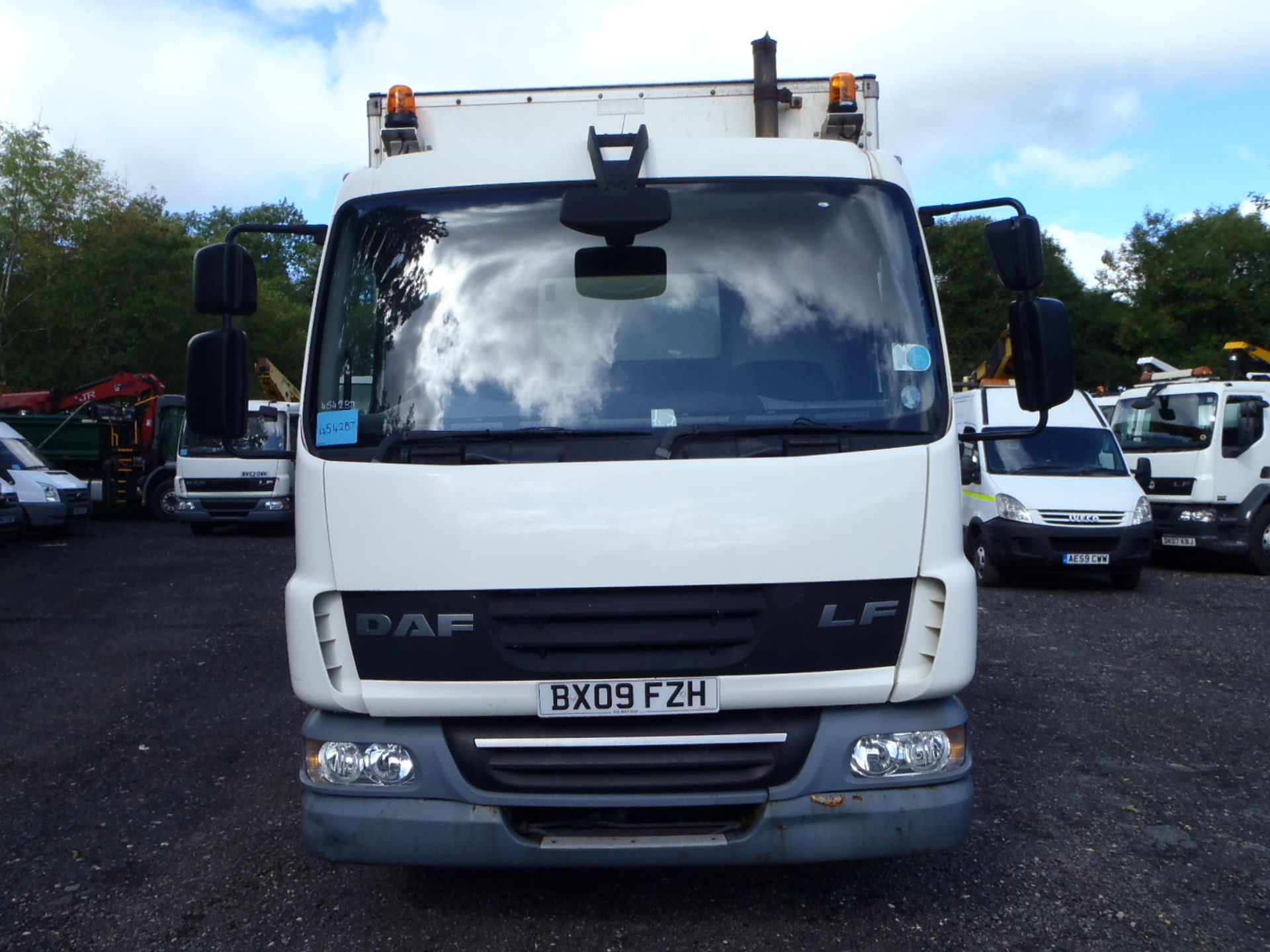 DAF 45.180 10 tonne welfare unit box van Registration Number: BX09 FZH Date of Registration: 01/06/ - Image 2 of 17