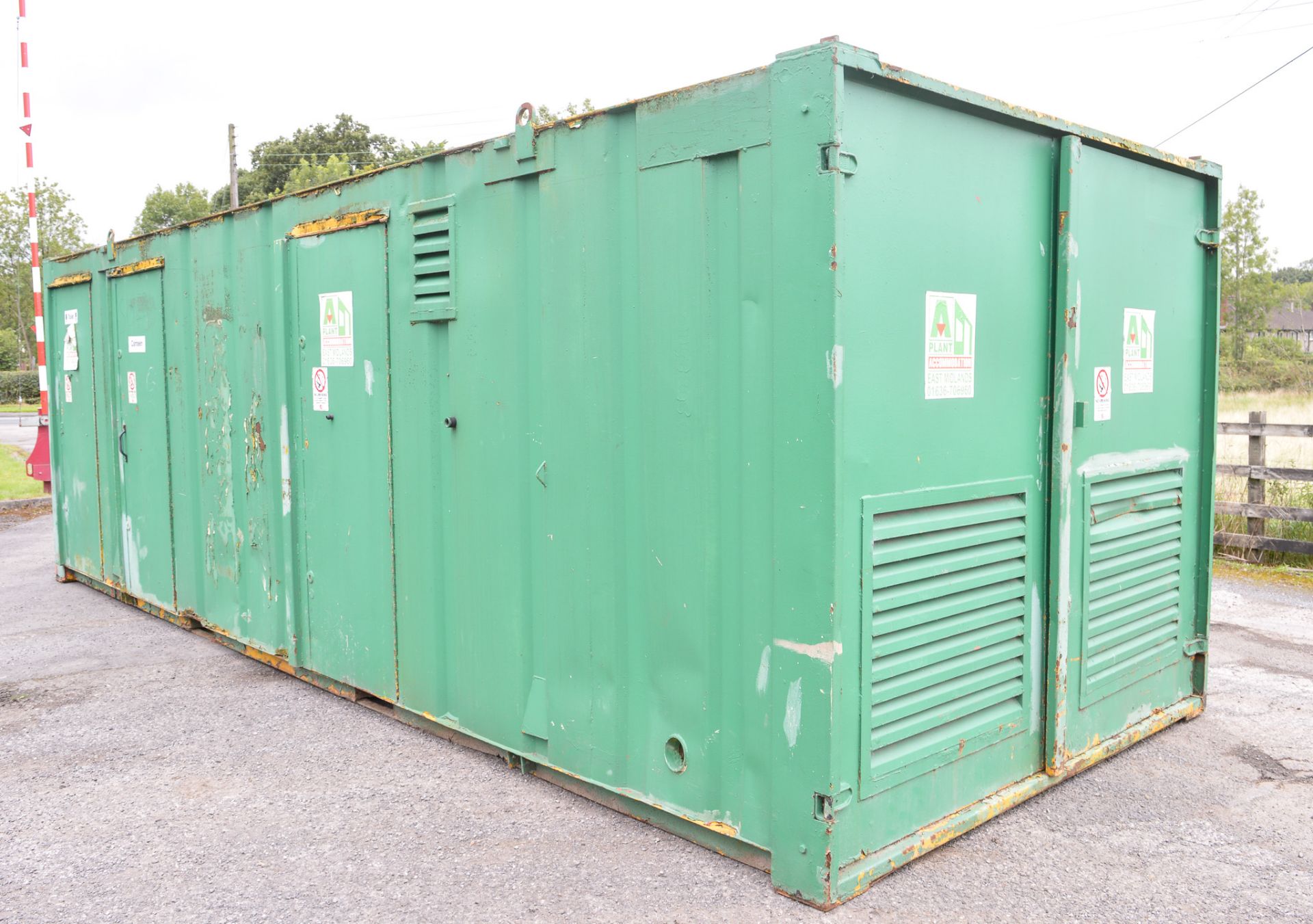 24 ft x 9 ft steel anti vandal site welfare unit Comprising of: canteen area, toilet, drying - Image 2 of 9