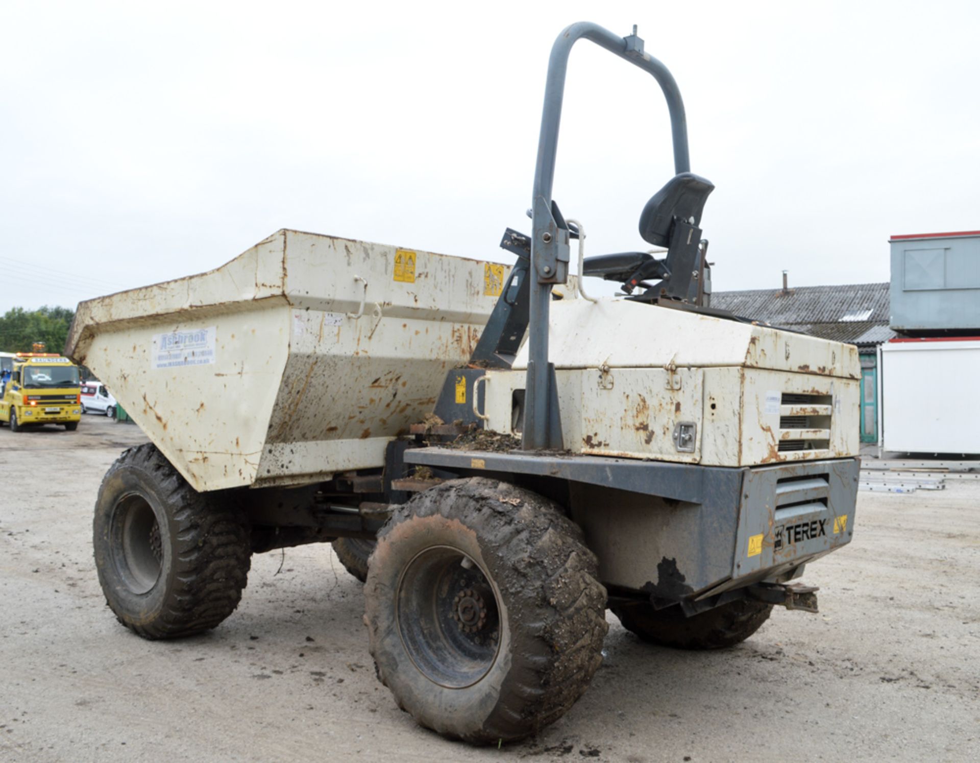 Benford Terex 9 tonne straight skip dumper   Year: 2006 S/N: SLBD1N00E603EW084 Recorded hours: - Image 2 of 12