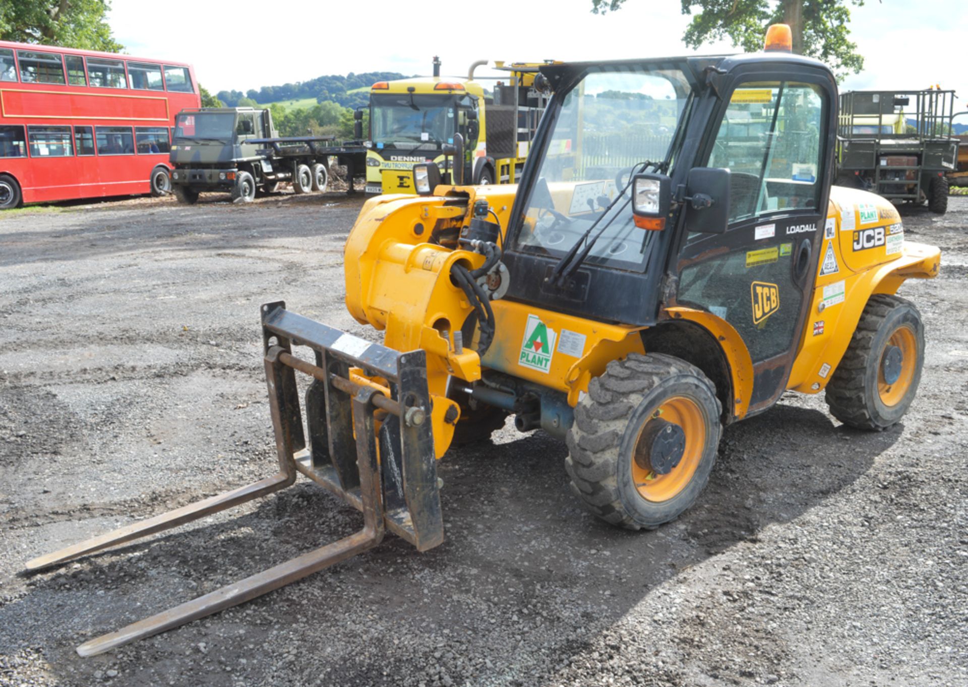 JCB 520-40 4 metre telescopic handler  Year: 2011 S/N: 01781361 Recorded hours: 1847 A563757