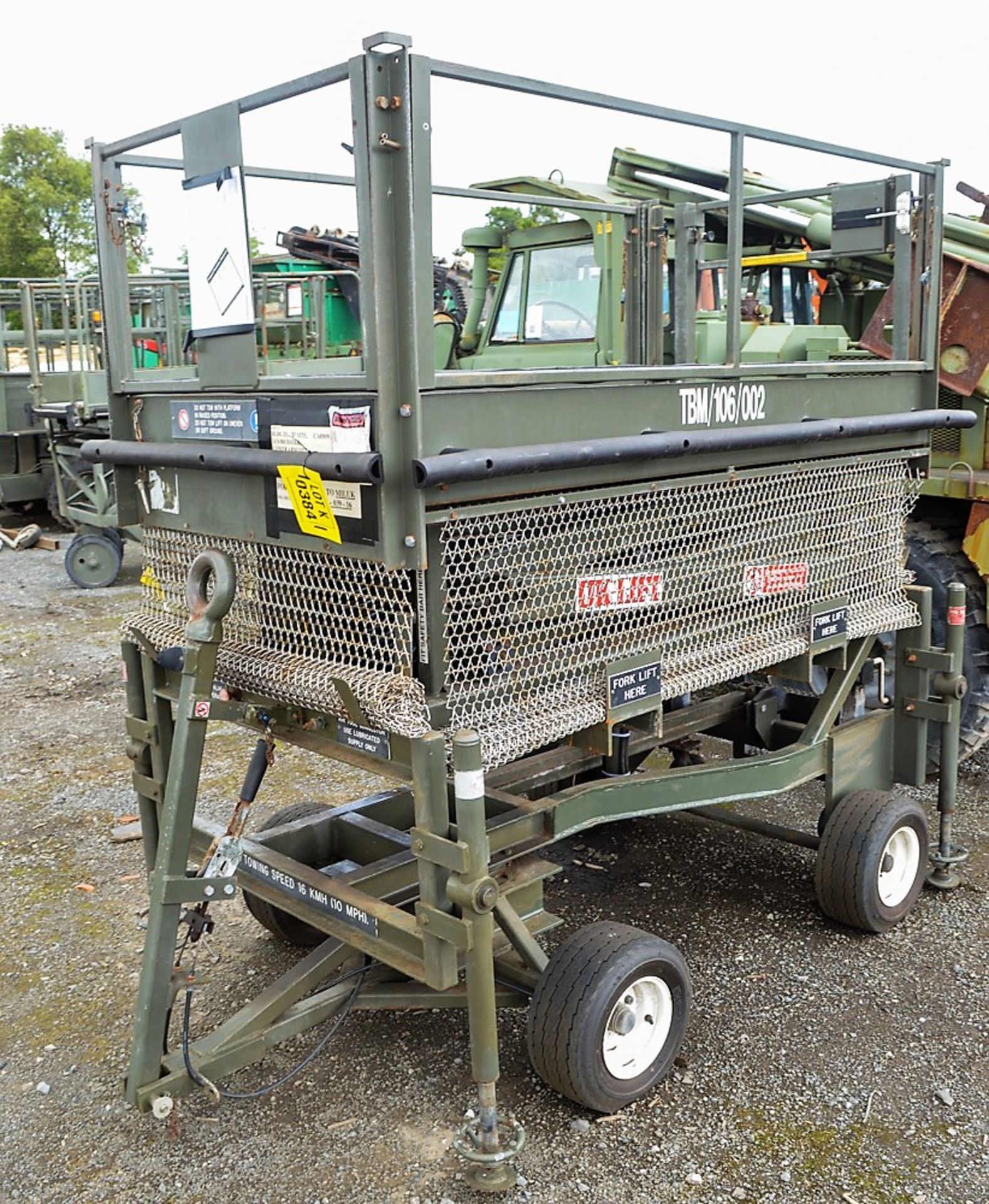 UK Lift manual hydraulic site tow mobile access platform (Ex MOD) - Image 3 of 5