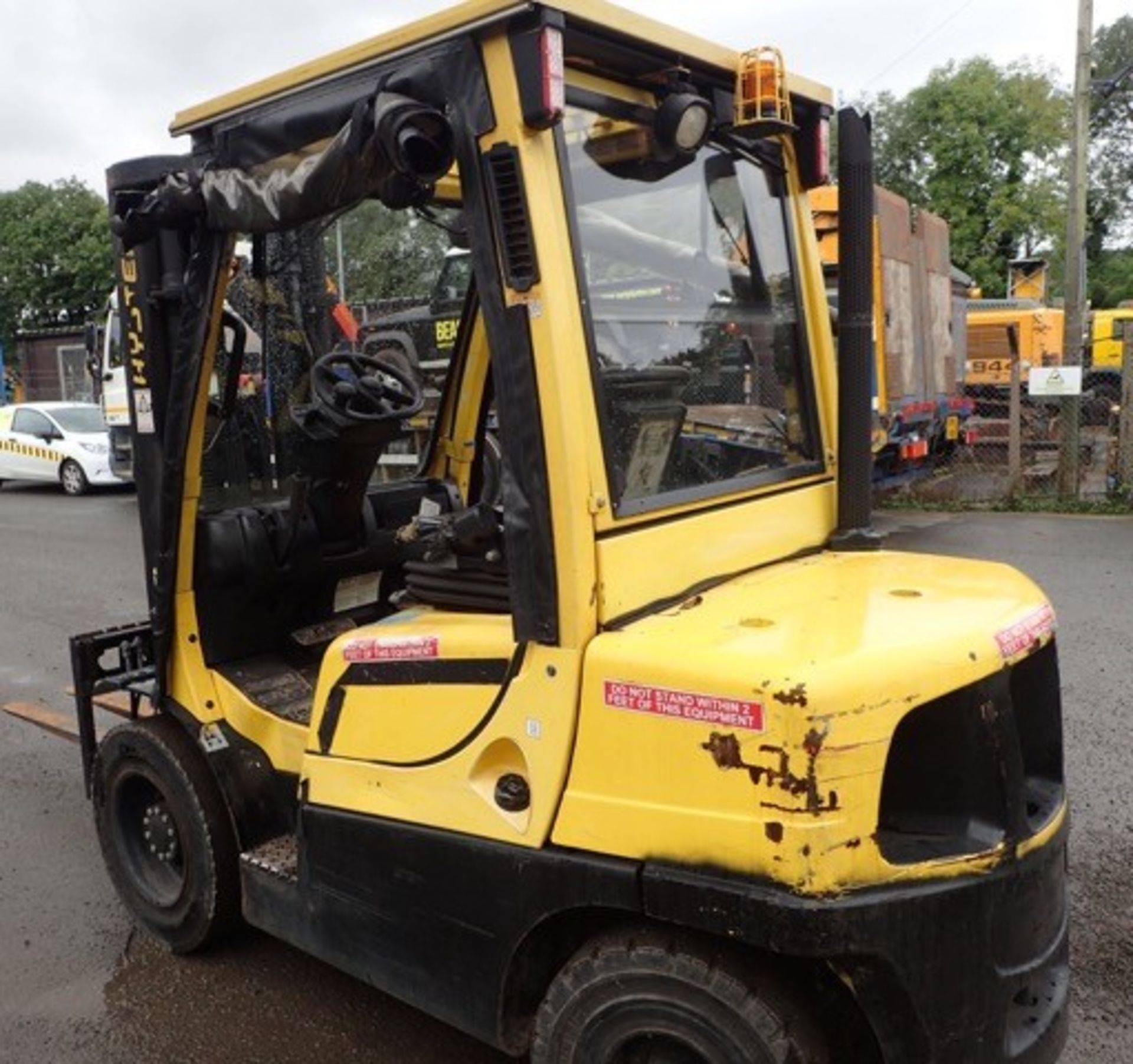 Hyster H3.0 3 tonne diesel driven fork lift truck Year: 2010 S/N: L177B31110H Recorded Hours: 9432 - Image 2 of 9