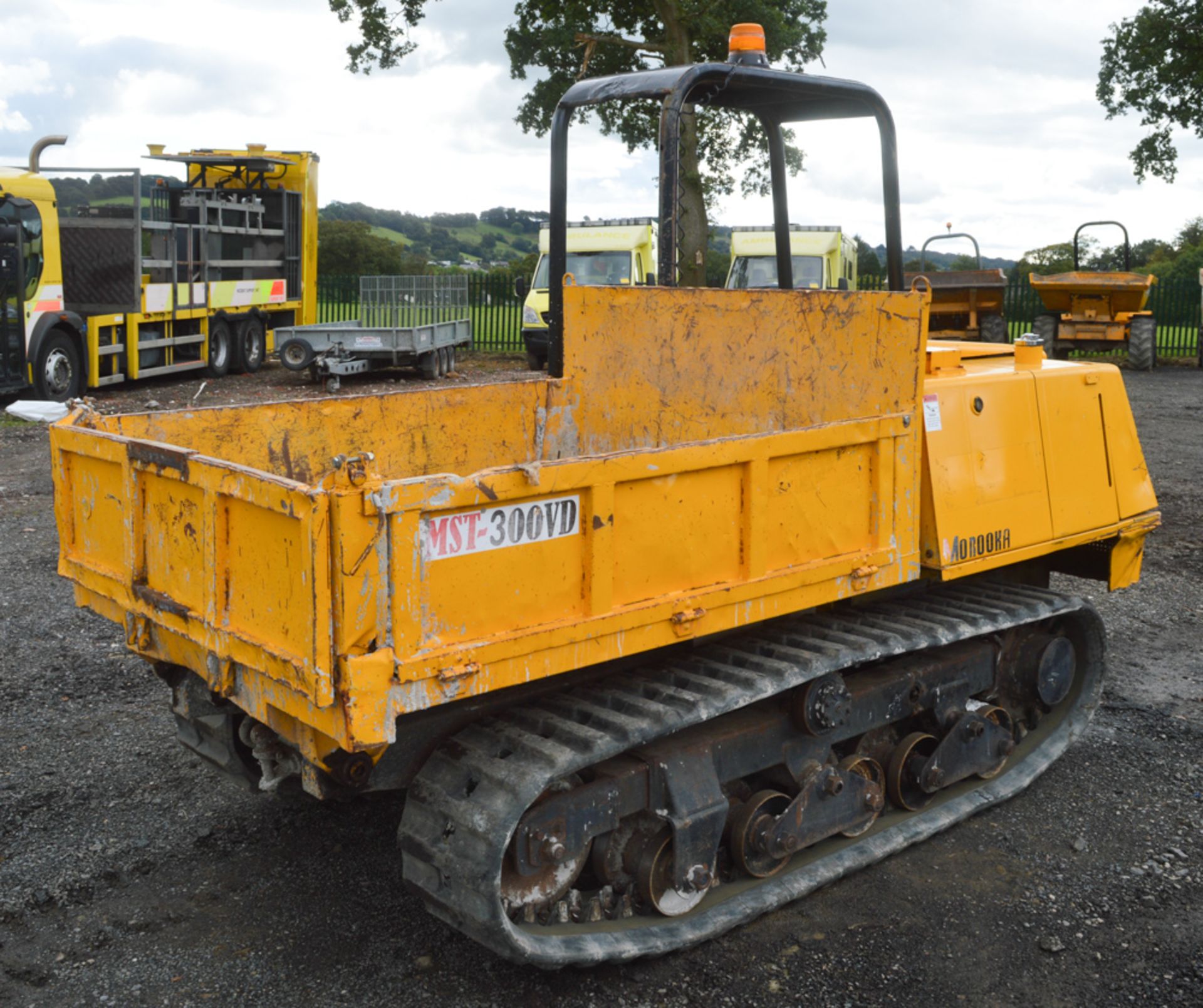 Morooka MST 300-VD 2.5 tonne rubber tracked dumper  Year: 2002 S/N: 3481 Recorded hours: 1103 - Image 4 of 9