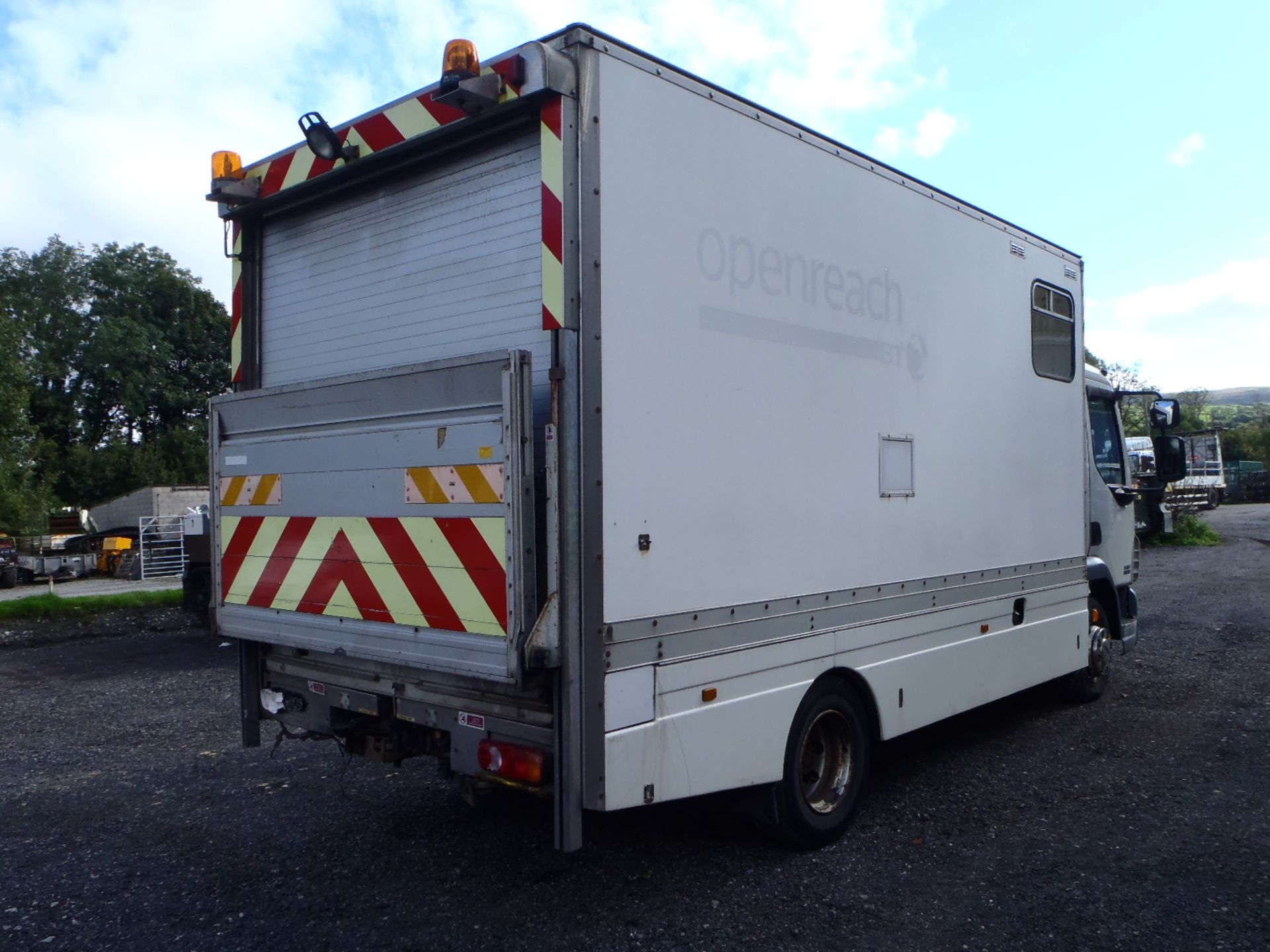 DAF 45.180 10 tonne welfare unit box van Registration Number: BX09 FZH Date of Registration: 01/06/ - Image 4 of 17