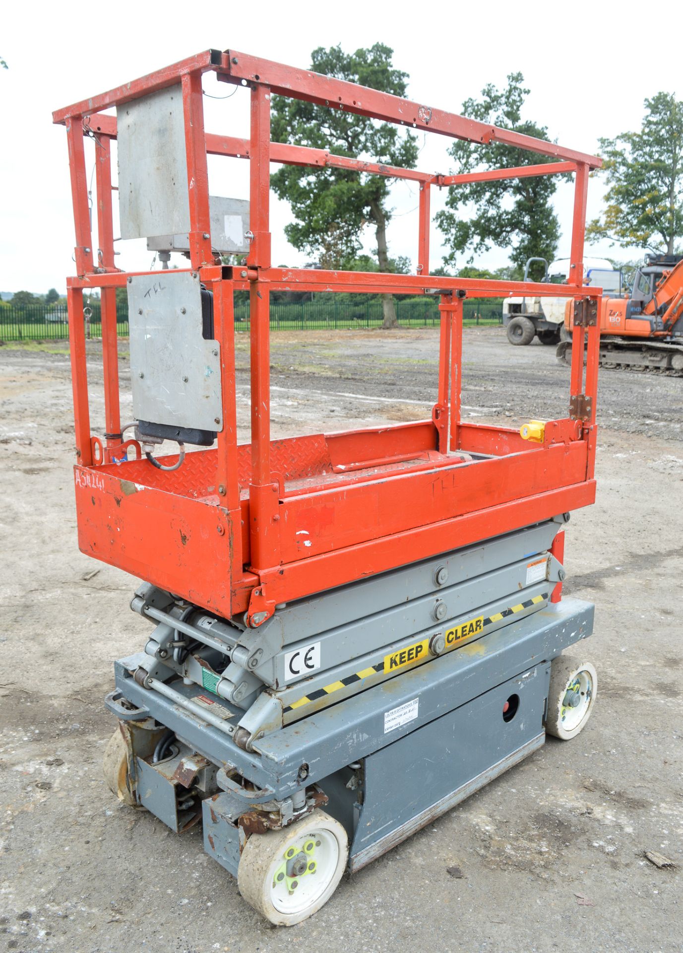 Skyjack SJIII 3219 19 ft battery electric scissor lift access platform Year: 2008 S/N: 22011182 - Image 3 of 5