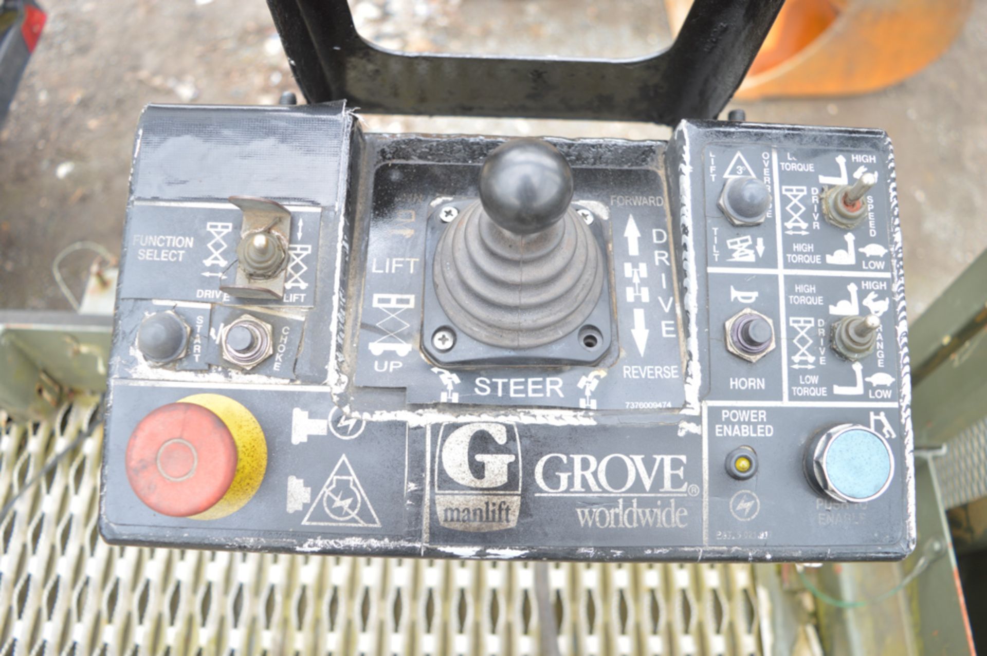 Grove SM3184 25 ft diesel driven scissor lift access platform (Ex MOD) Recorded Hours: 1109 c/w - Image 6 of 6