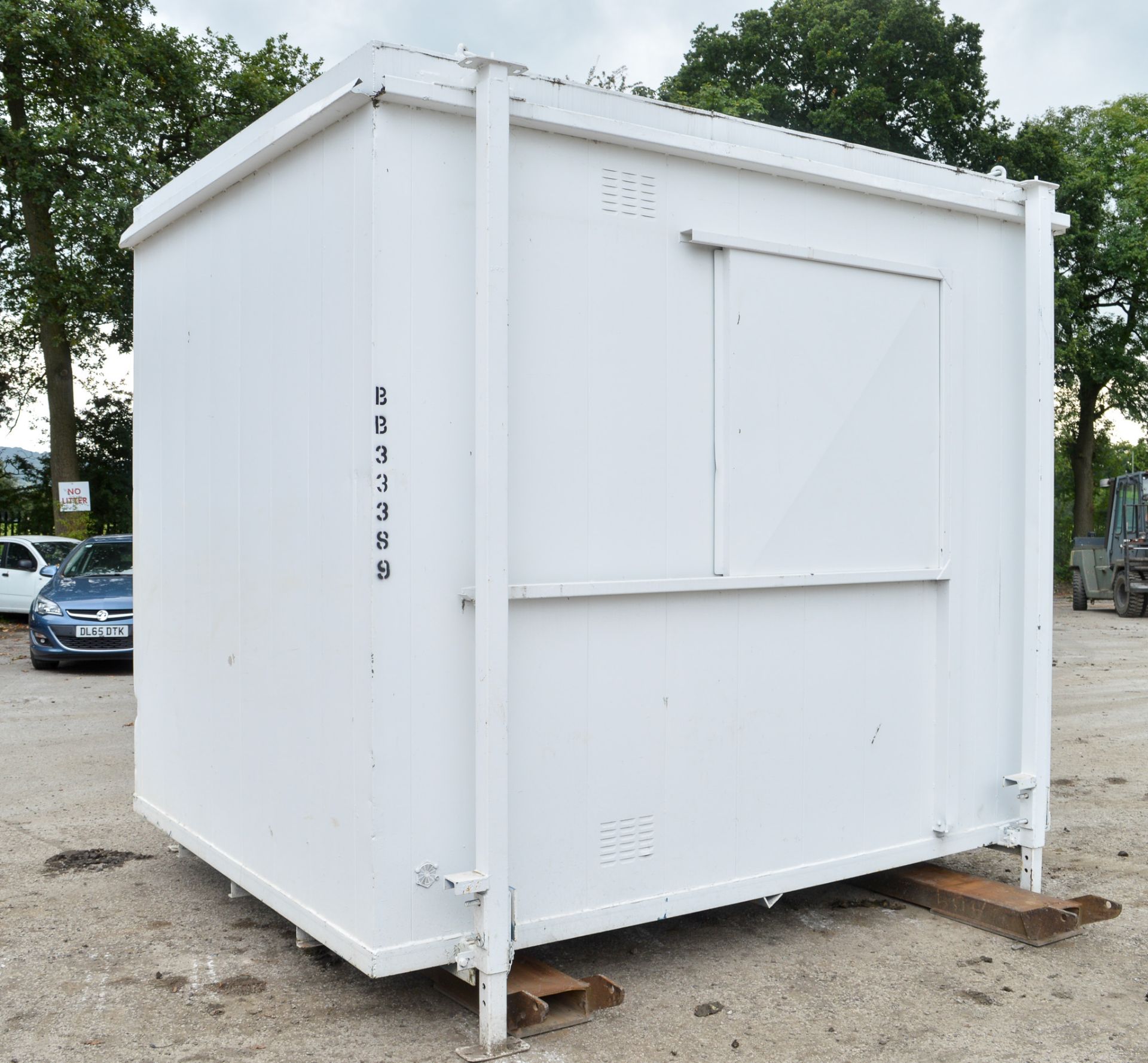 10 ft x 8 ft steel anti vandal site changing unit c/w keys BB33389 - Image 3 of 5