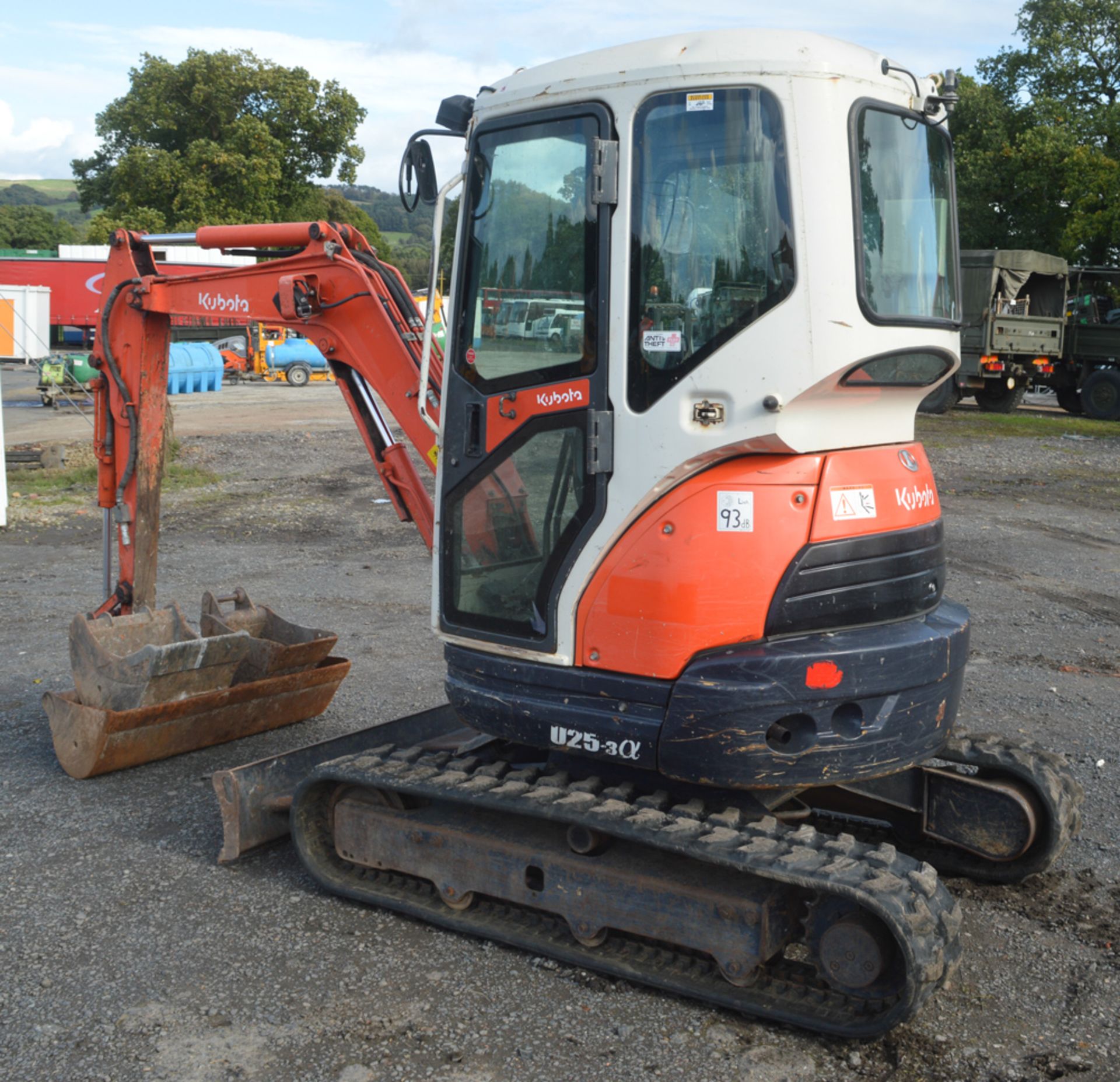 Kubota U25-3EU 2.5 tonne rubber tracked mini excavator Year: 2010 S/N:22966 Recorded hours: 3582 - Image 4 of 12