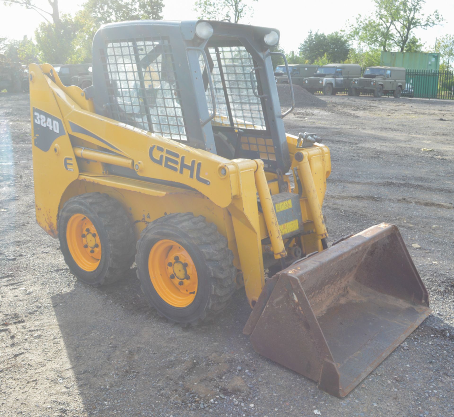 Gehl 3840 E Series skidsteer  Year:2011  S/N: E00004354 Recorded hours: 7861 C/w bucket - Image 2 of 11