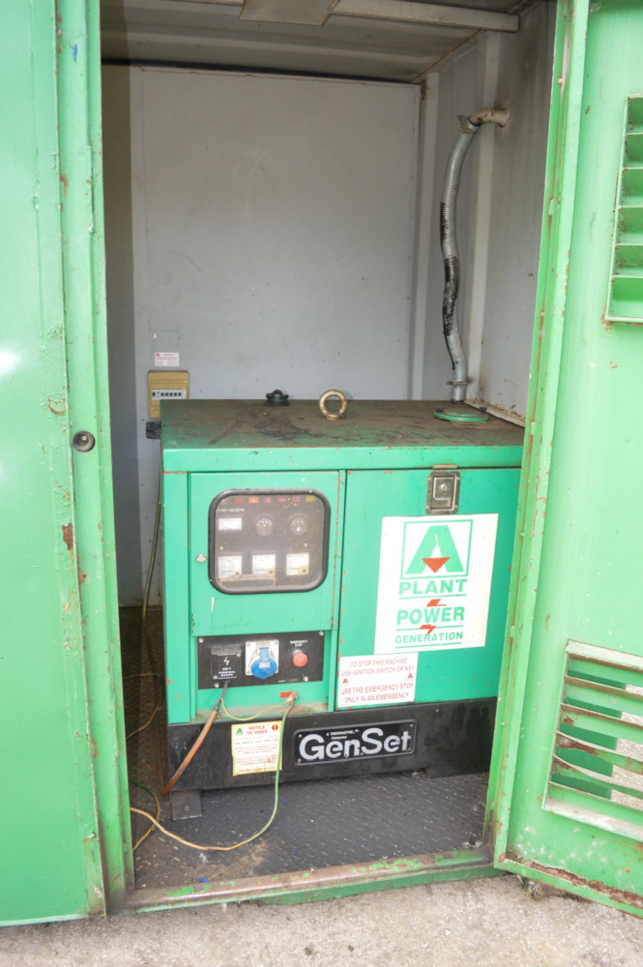 21 ft x 9 ft steel anti vandal site welfare unit Comprising of: canteen area, toilet & generator - Image 5 of 11