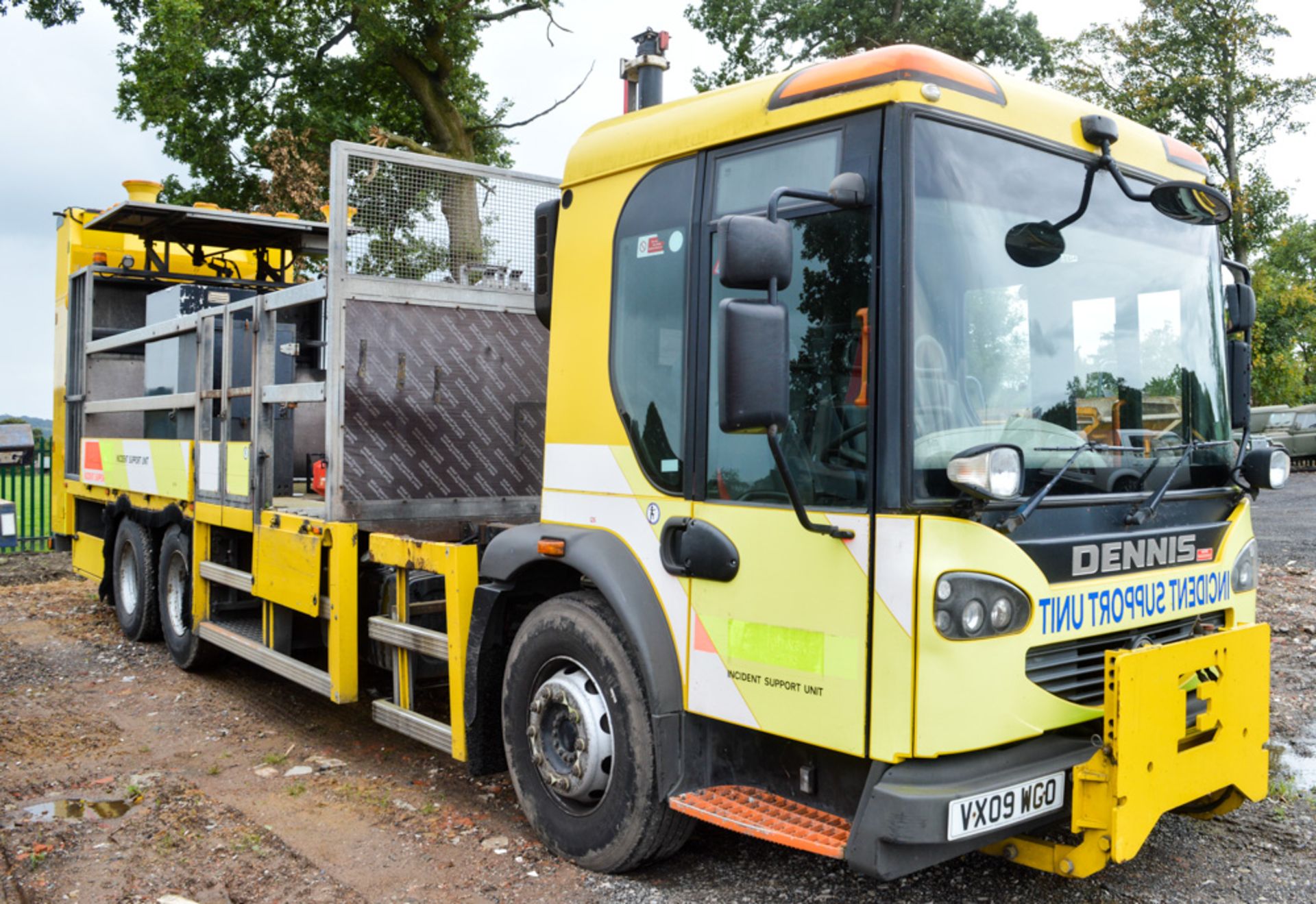 Dennis Elite 2 26 tonne incident support lorry Registration Number: VX09 WGO Date of Registration: - Image 4 of 11