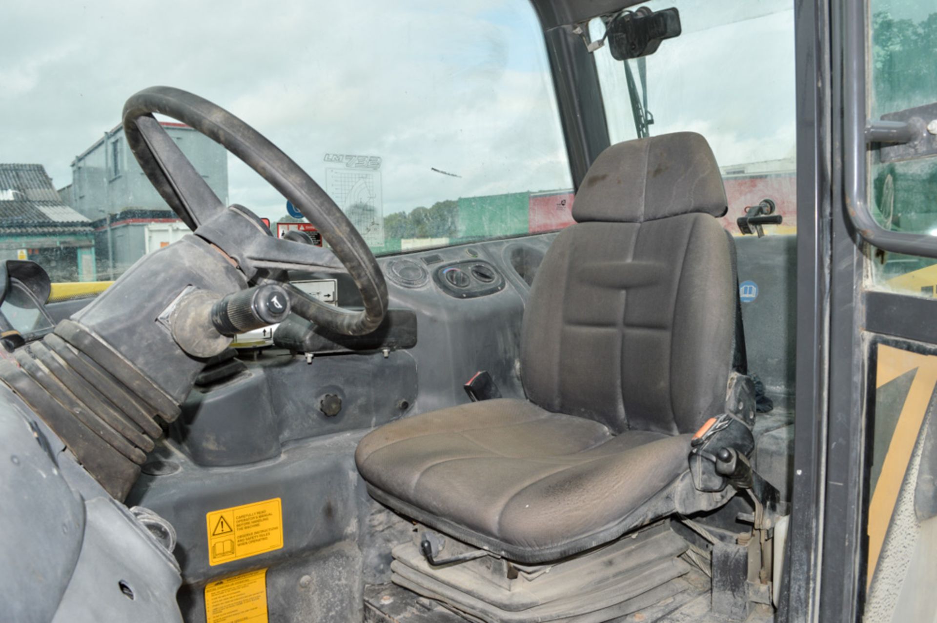 New Holland LM732 Powershift 7 metre telescopic handler Year: S/N: N9HK73008 Recorded Hours: 905 c/w - Image 12 of 13