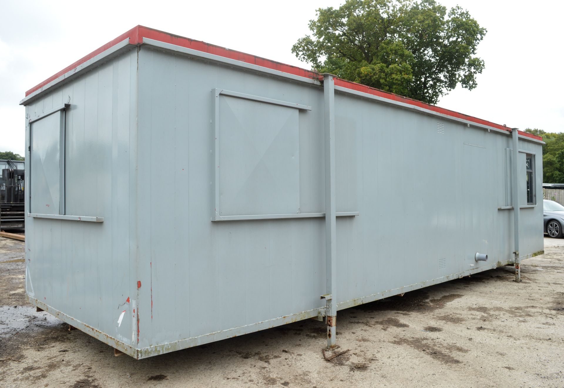 32 ft x 10 ft steel anti vandal jack leg site office unit cpmprising of: 2 offices, kitchen & toilet - Image 2 of 12