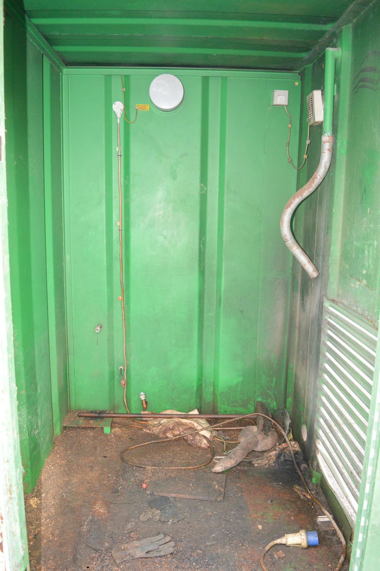 21 ft x 9 ft steel anti vandal site welfare unit Comprising of: canteen area, toilet & generator - Image 6 of 8