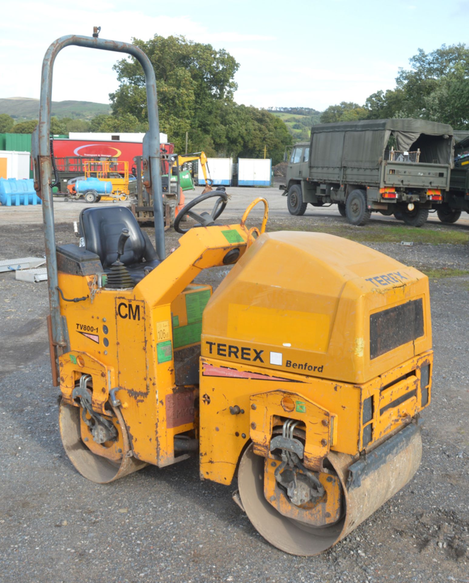 Benford Terex TV800-1 double drum ride on roller Year: 2005 S/N: E501HU008 Recorded Hours: 1470 - Image 2 of 8