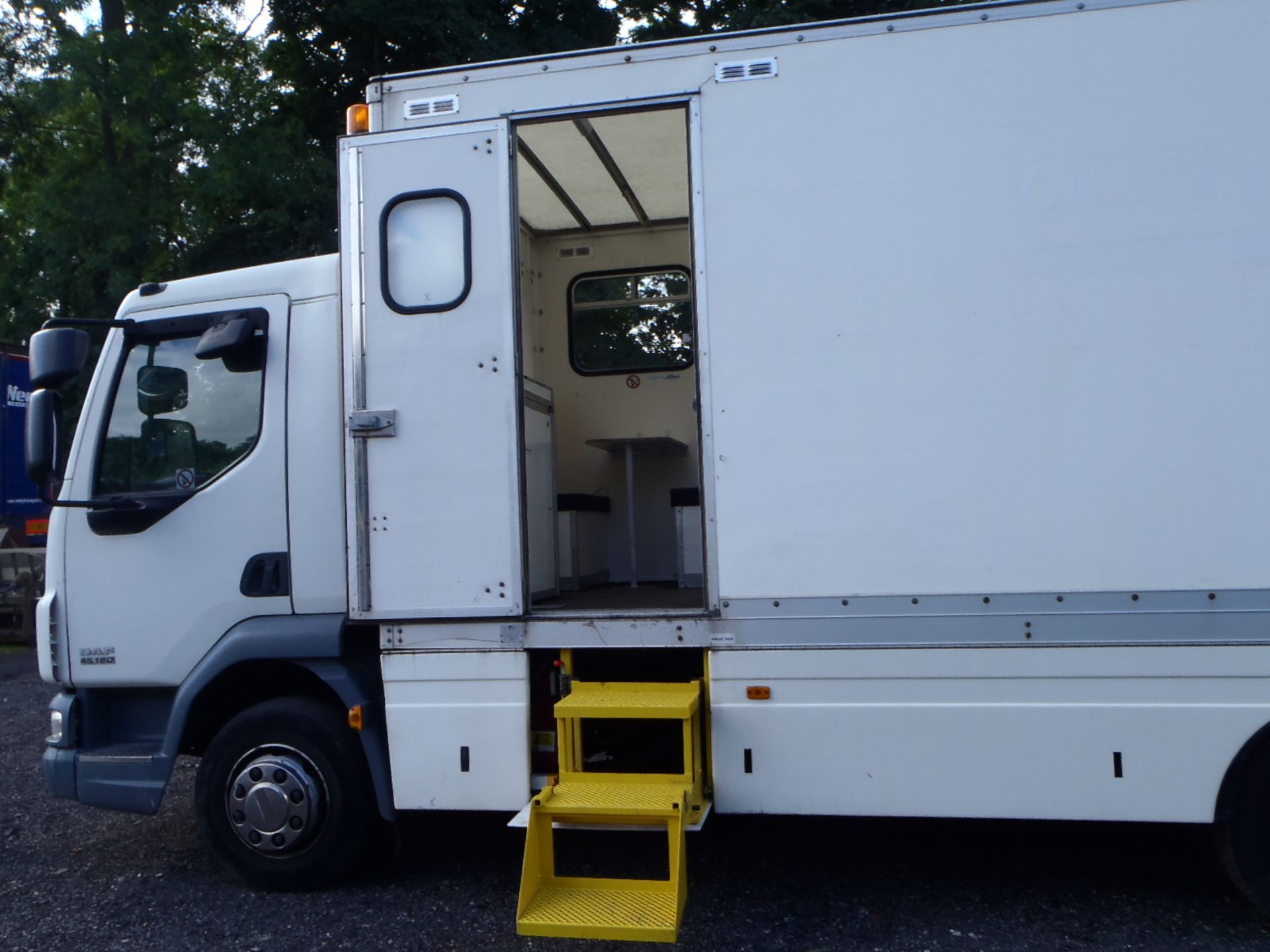 DAF 45.180 10 tonne welfare unit box van Registration Number: BX09 FZH Date of Registration: 01/06/ - Image 7 of 17