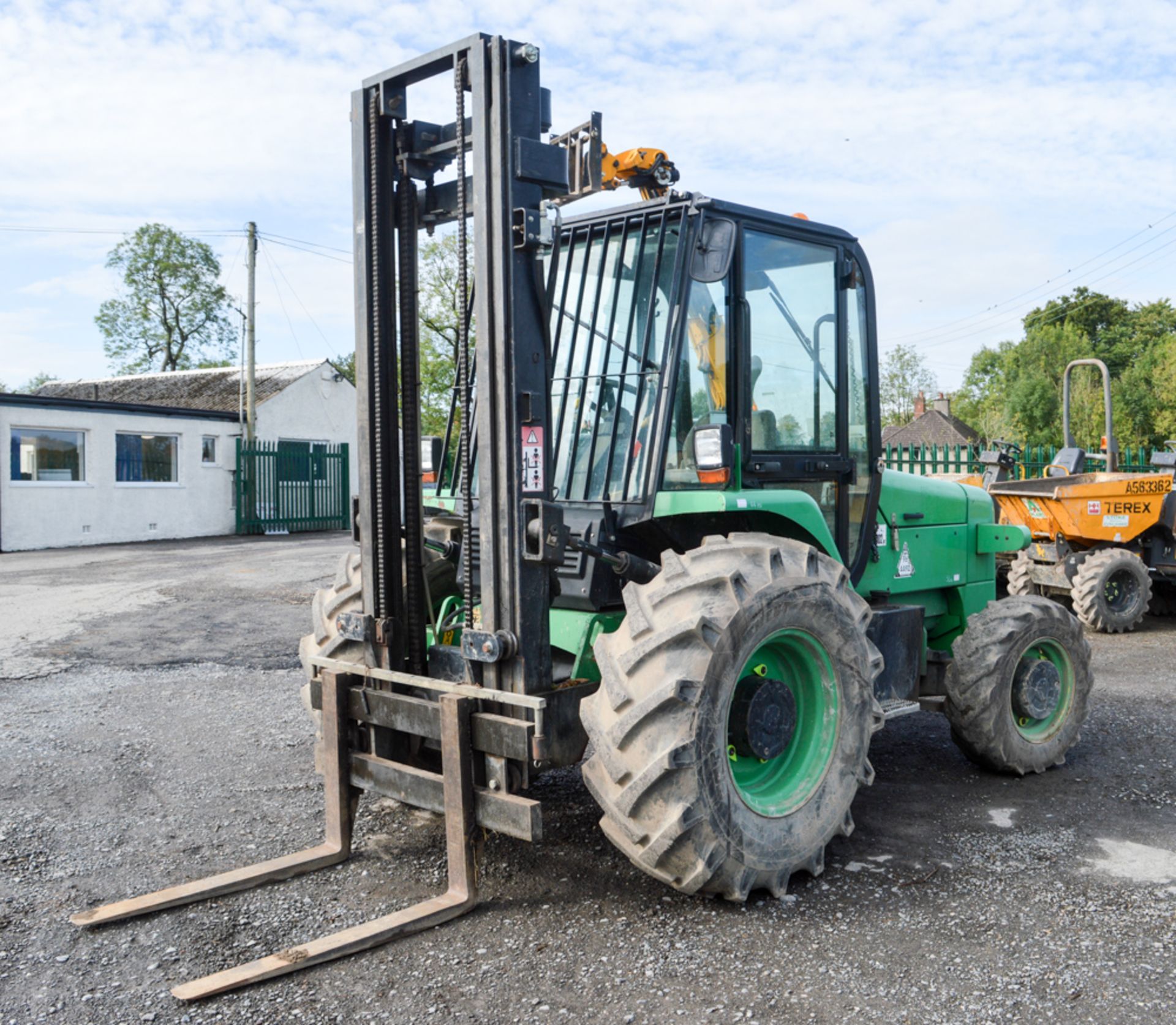 JCB 926 2.6 tonne rough terrain fork lift truck Year: 2008 S/N: 1281529 Recorded Hours: 3823 c/w