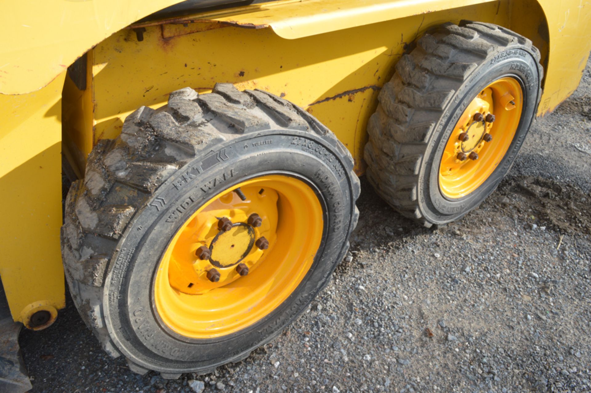 Gehl 3840 E Series skidsteer  Year:2011  S/N: E00004354 Recorded hours: 7861 C/w bucket - Image 9 of 11