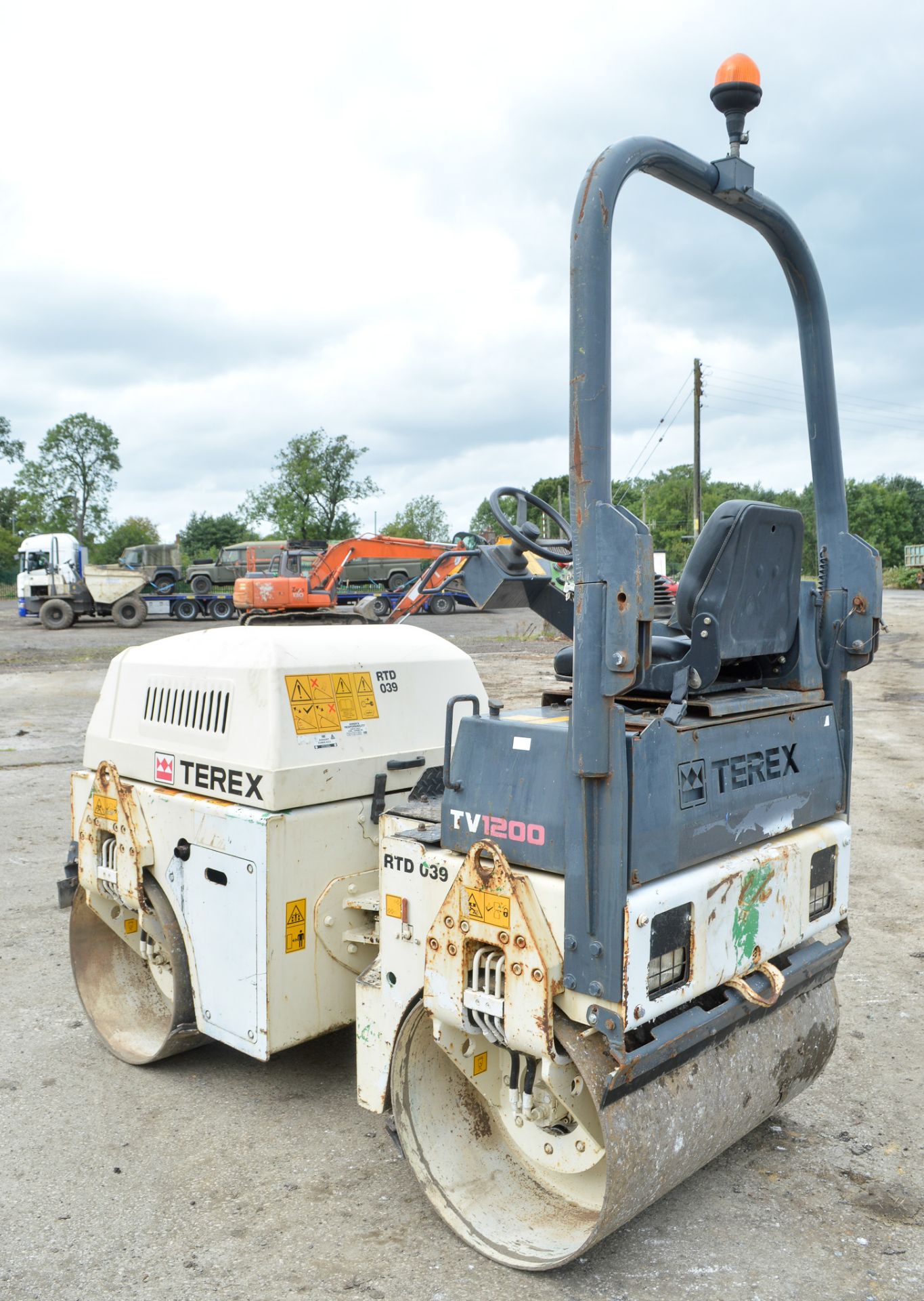 Benford Terex TV1200 double drum ride on roller Year: 2008 S/N: E801CF002 Recorded Hours: 1064 - Image 2 of 8
