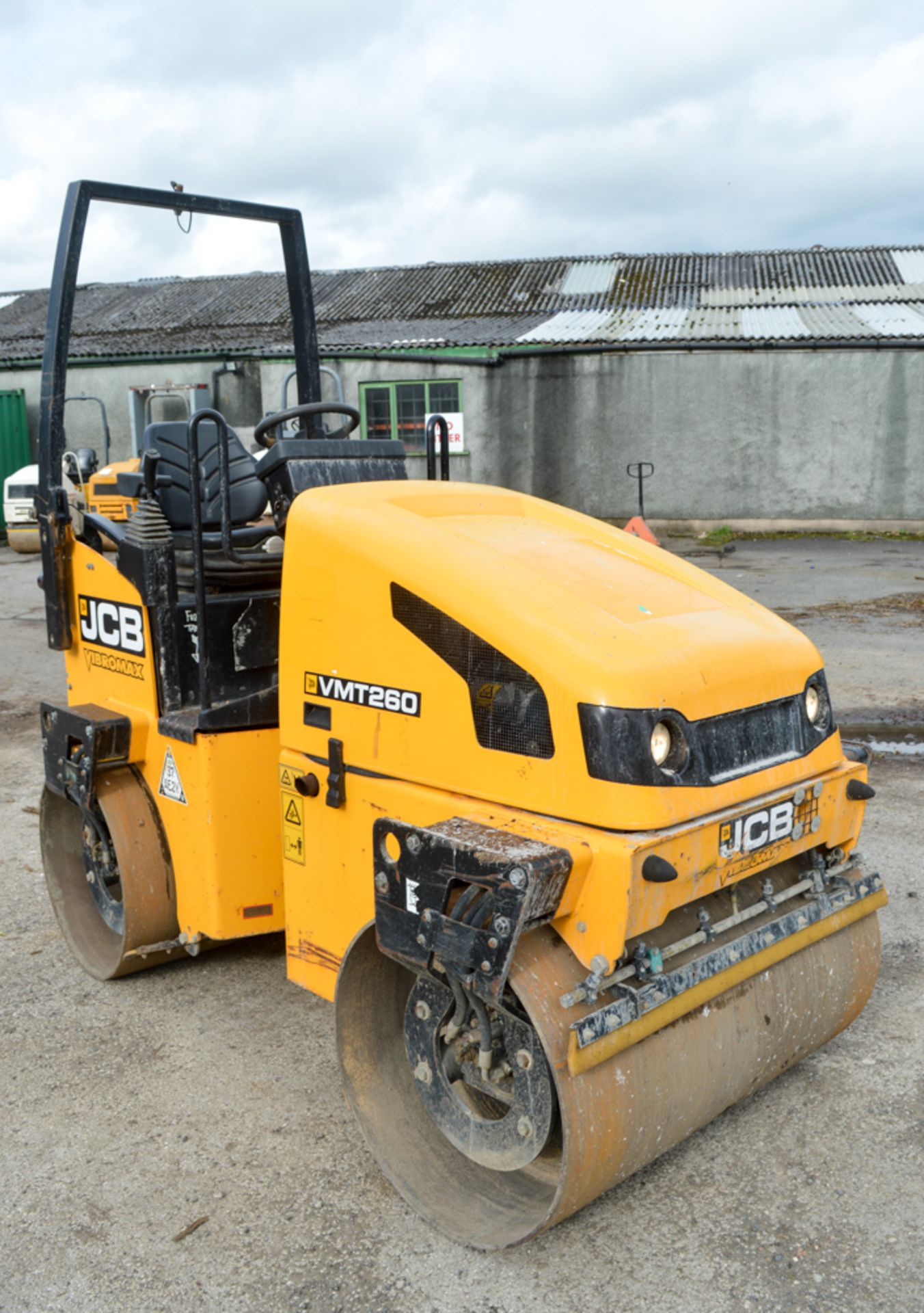 JCB Vibromax VMT260 double drum ride on roller Year: 2011 S/N: 2803247 Recorded Hours: 531 A563273 - Image 2 of 8